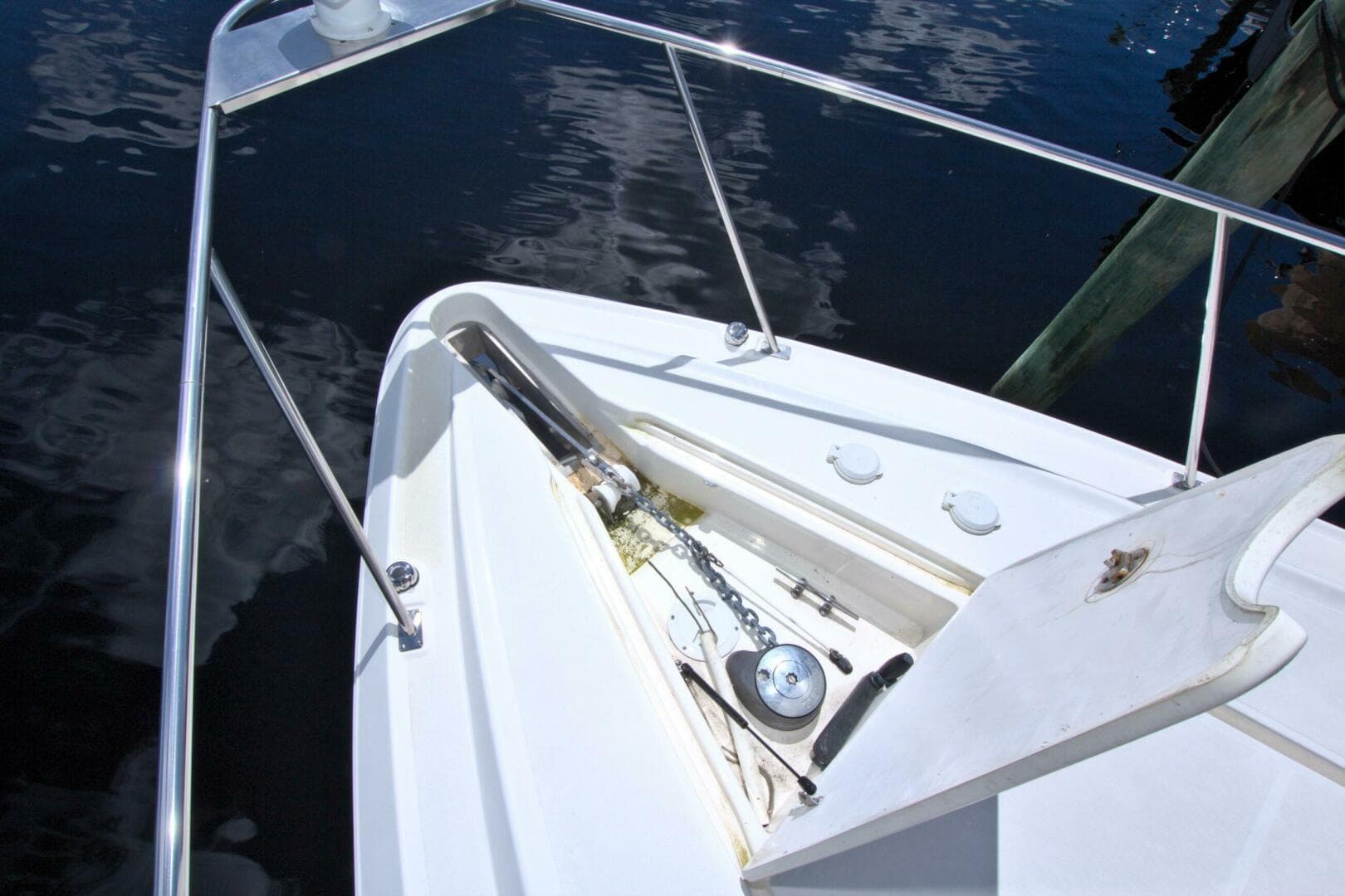 2004 Cruisers Yachts 370 Express — photo 24