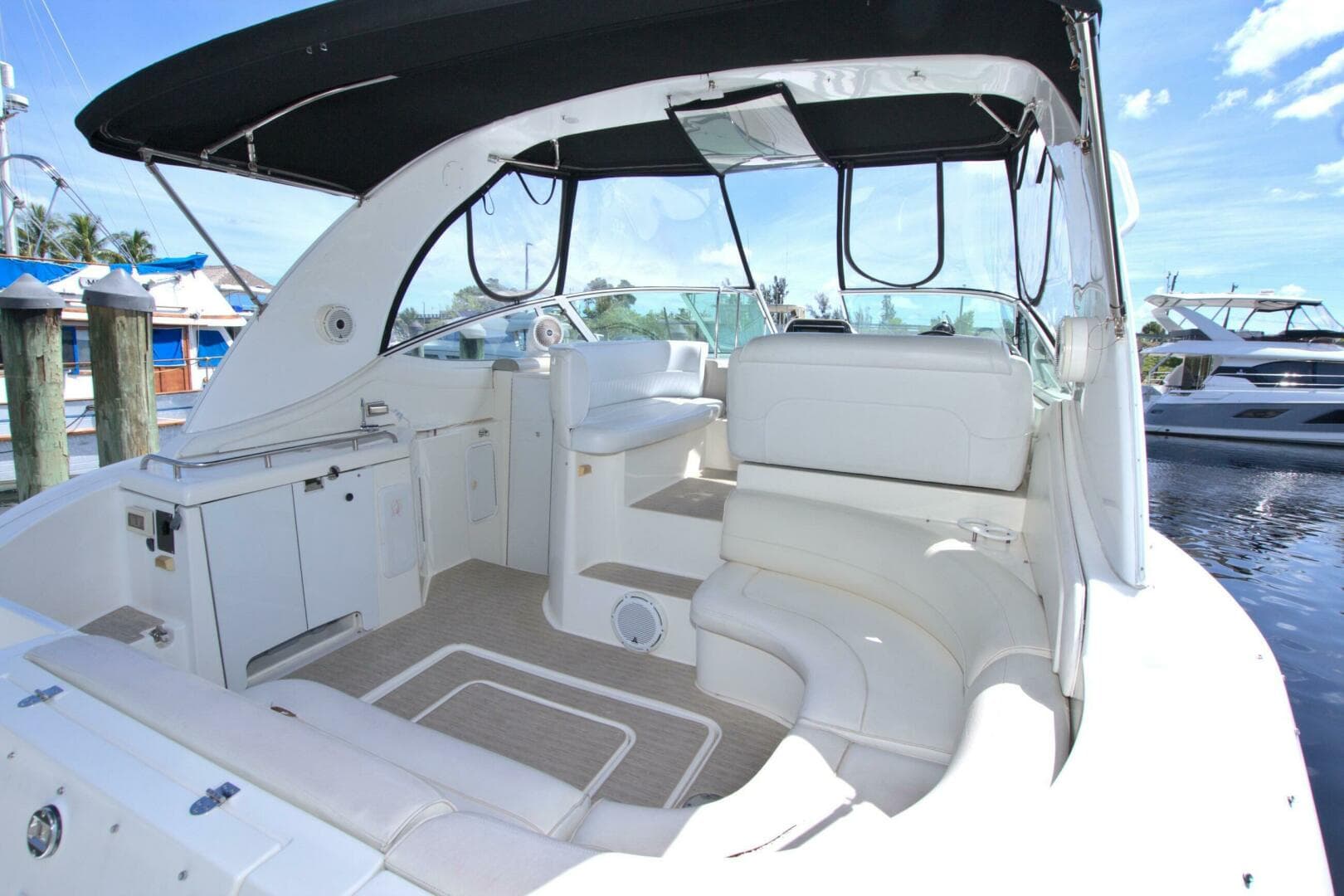 2004 Cruisers Yachts 370 Express — photo 13