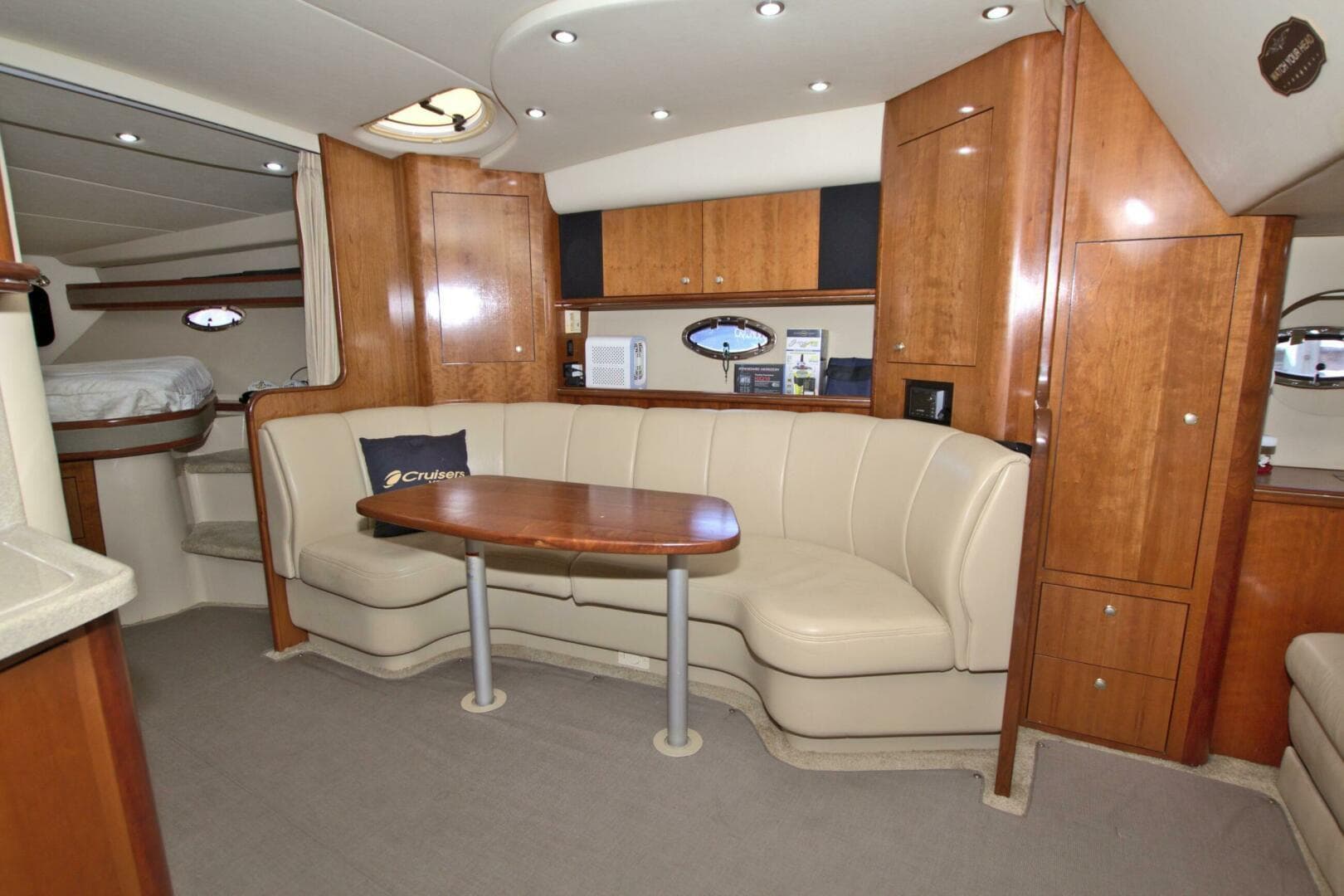 2004 Cruisers Yachts 370 Express — photo 32