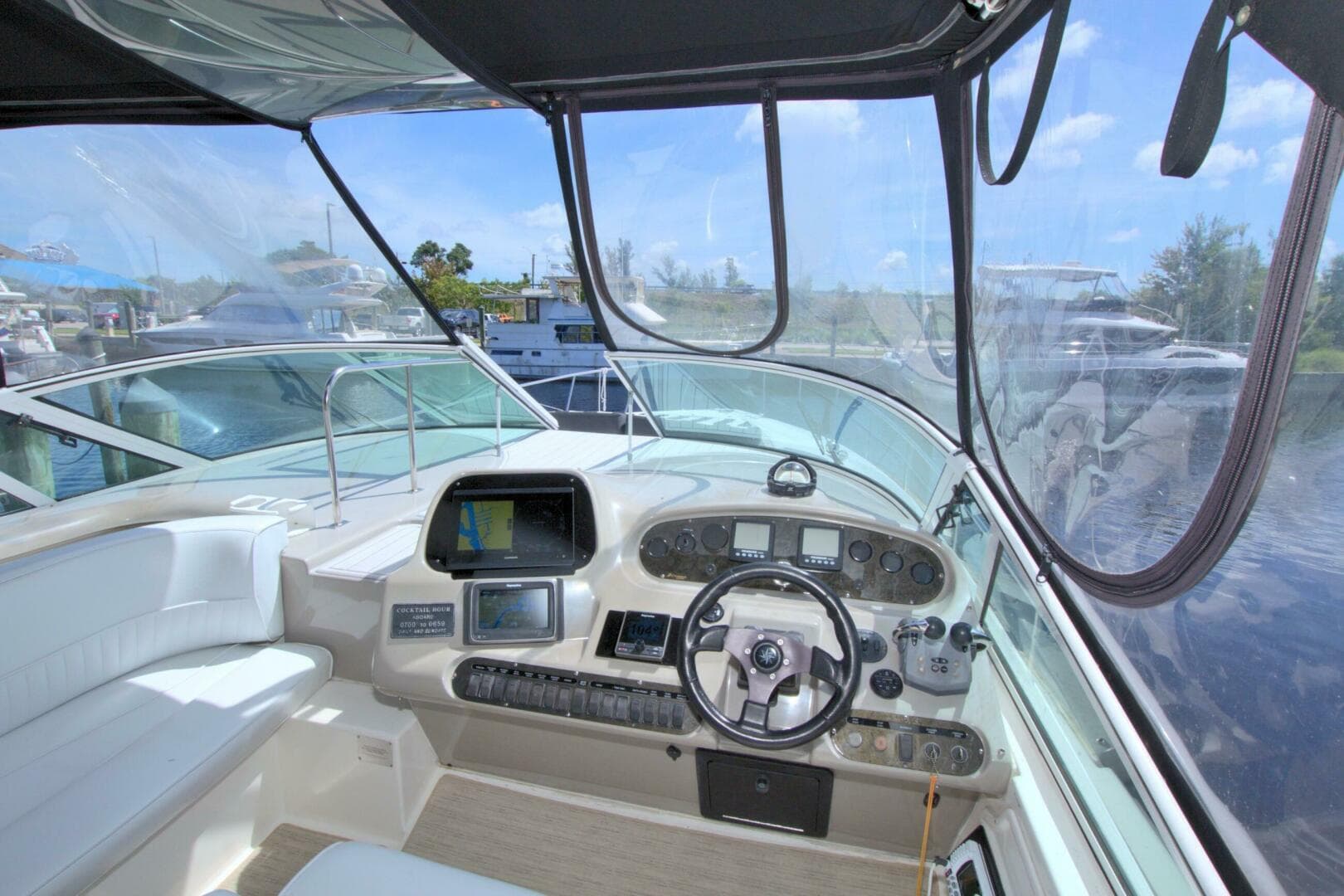 2004 Cruisers Yachts 370 Express — photo 19