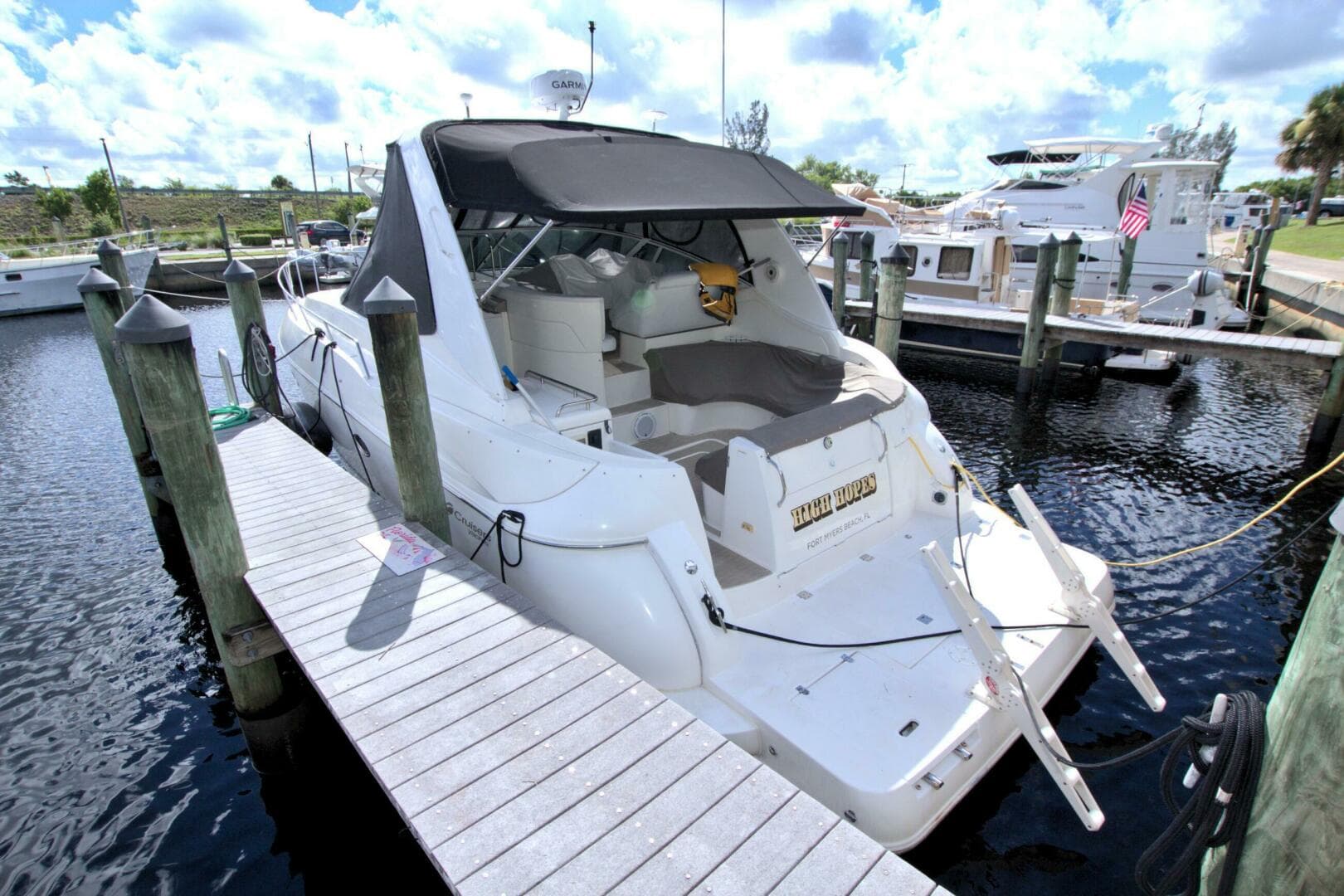 2004 Cruisers Yachts 370 Express — photo 7