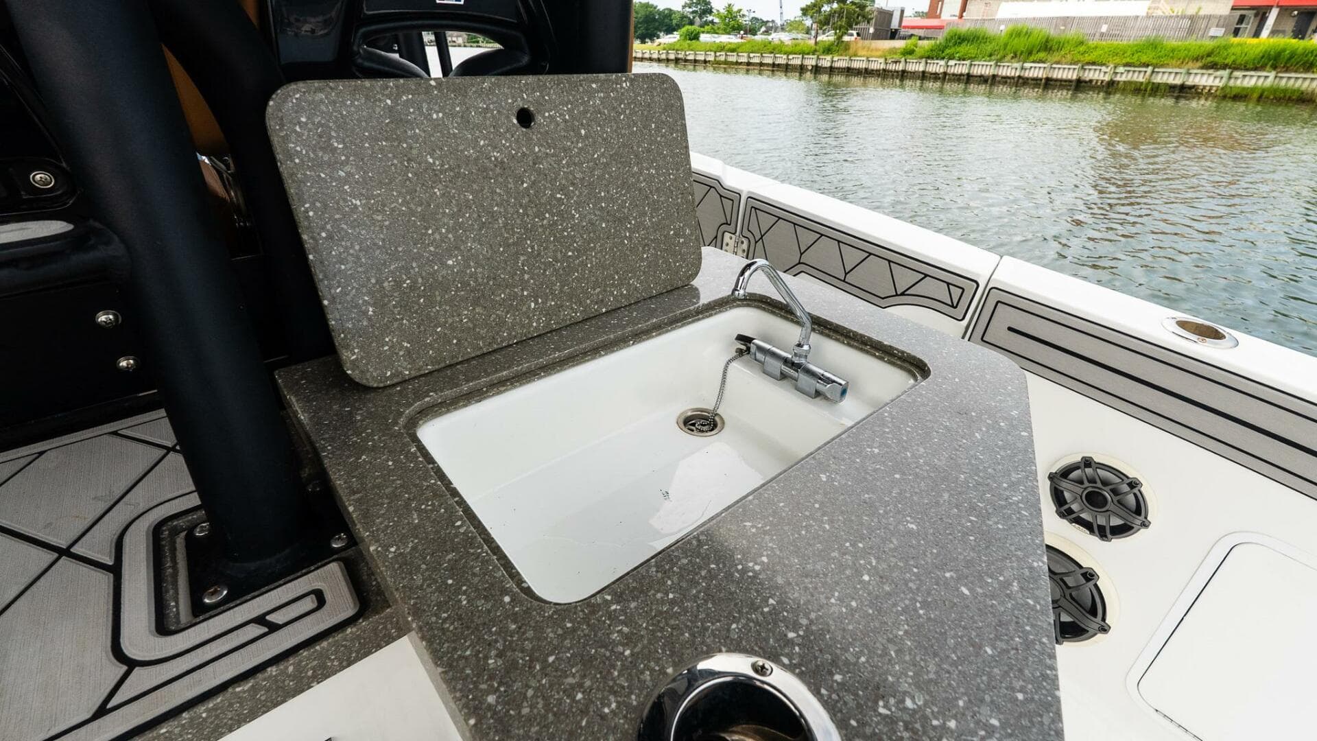 2021 Wellcraft 402 Fisherman — photo 13