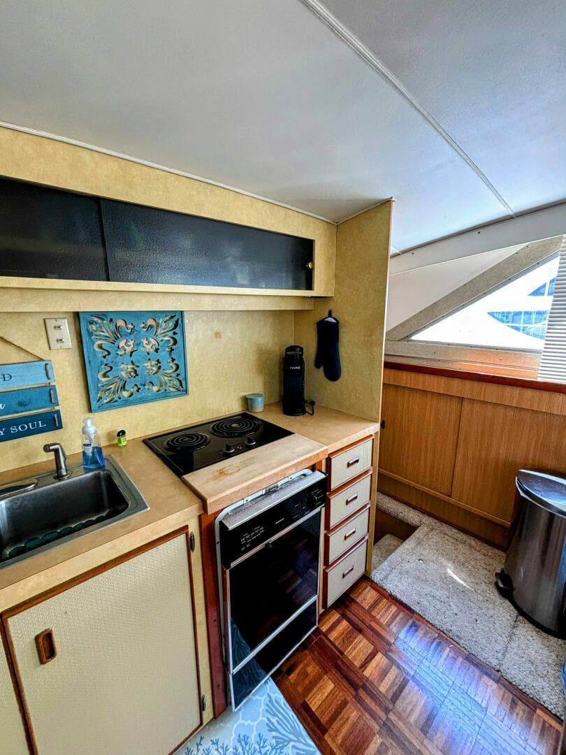 1977 Bertram 42 — photo 31