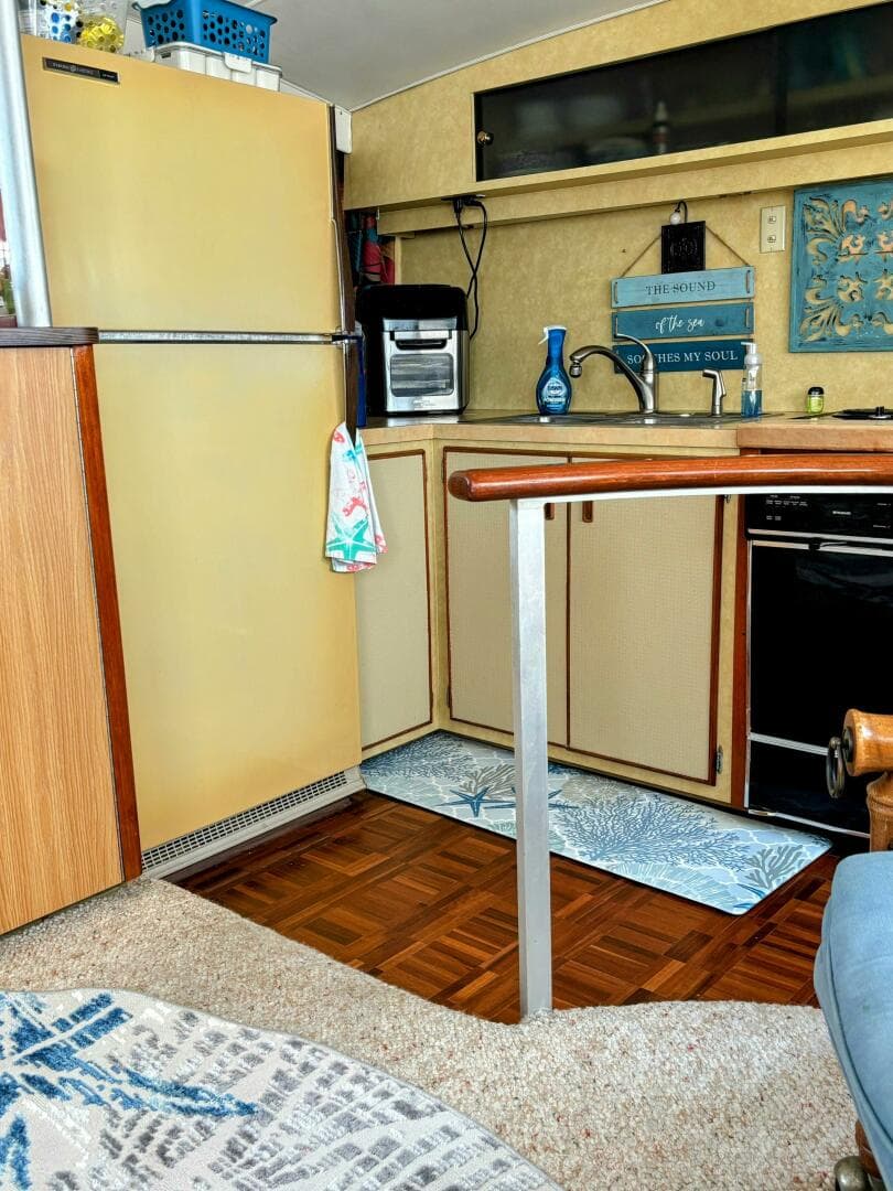 1977 Bertram 42 — photo 34