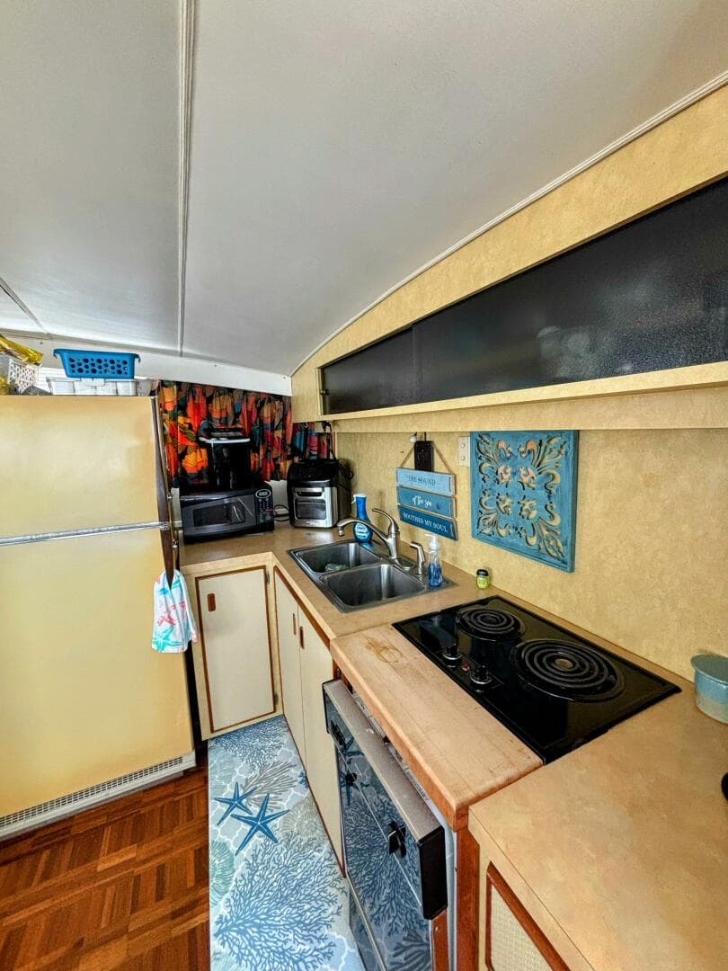 1977 Bertram 42 — photo 30