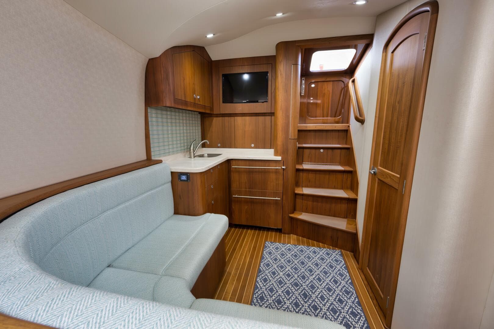 2019 Winter Custom Yachts 46 Walkaround — photo 19