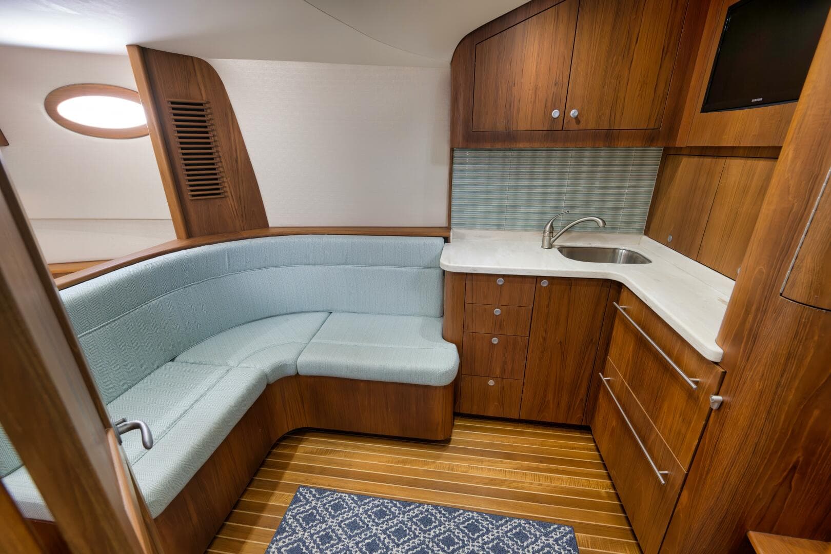2019 Winter Custom Yachts 46 Walkaround — photo 12