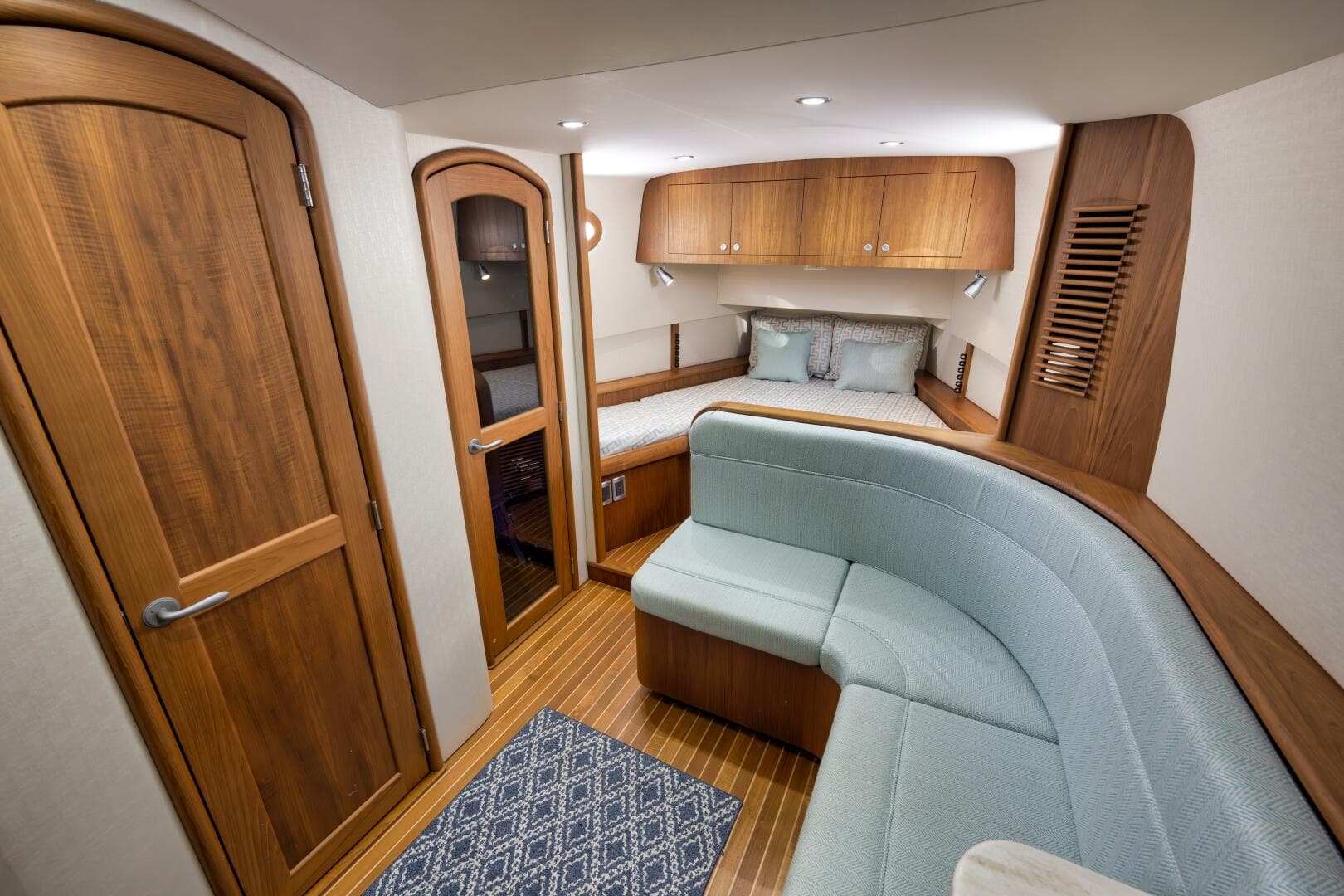 2019 Winter Custom Yachts 46 Walkaround — photo 13