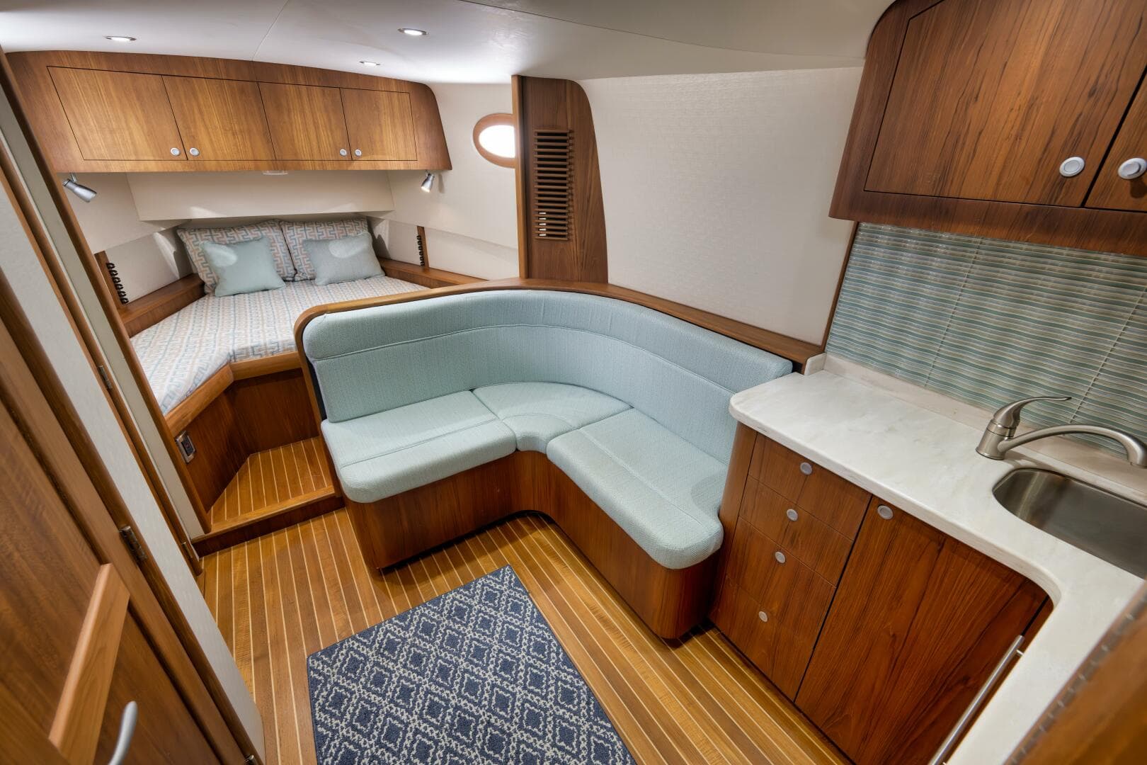 2019 Winter Custom Yachts 46 Walkaround — photo 14