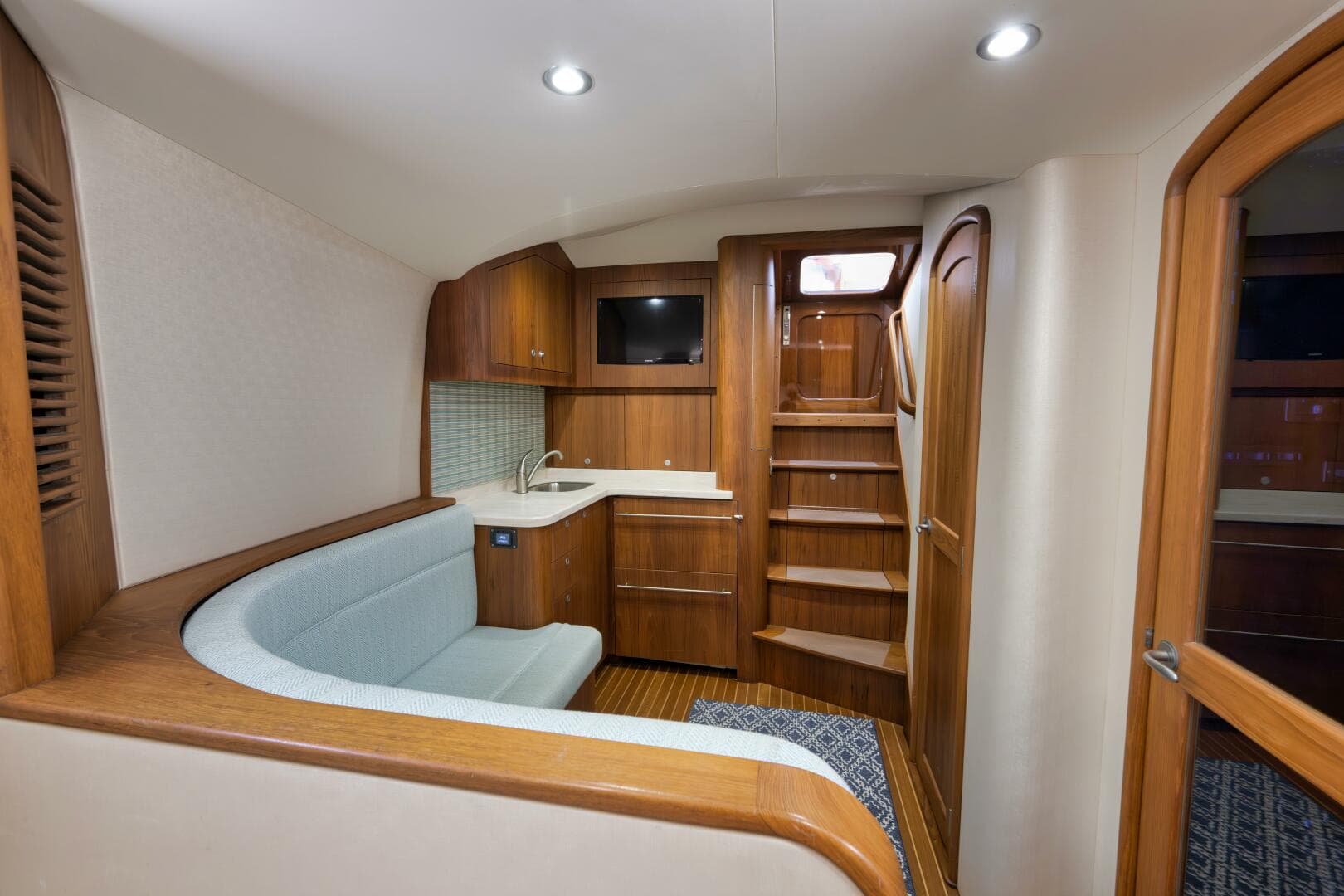 2019 Winter Custom Yachts 46 Walkaround — photo 16