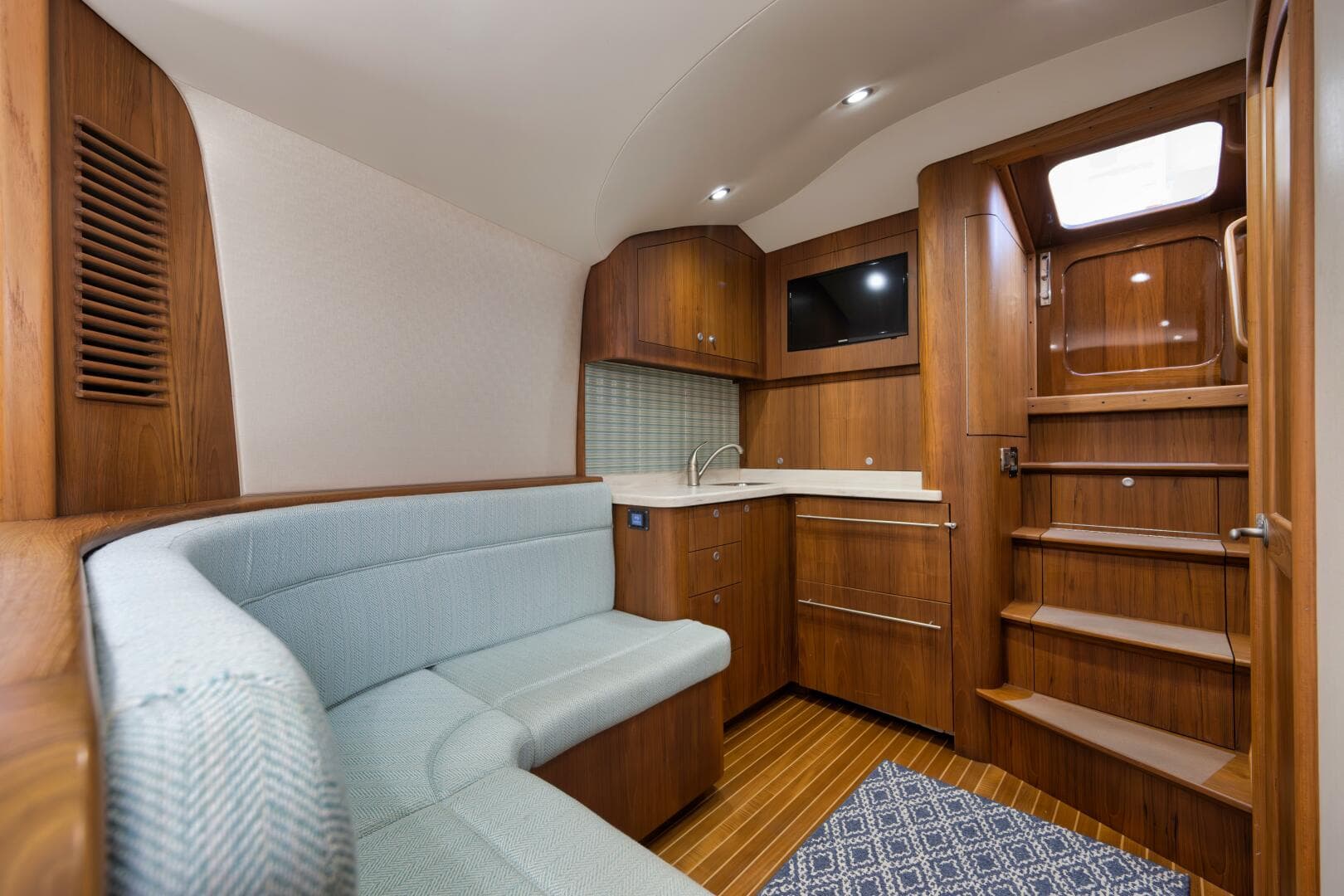 2019 Winter Custom Yachts 46 Walkaround — photo 9