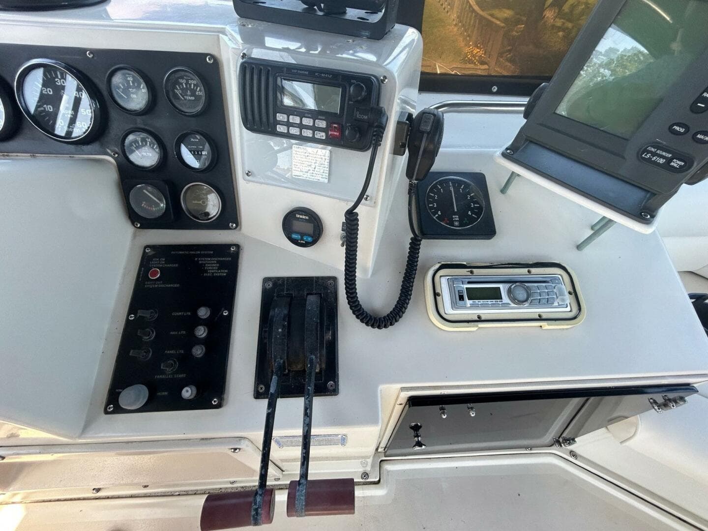 1990 Silverton 34 Convertible — photo 17