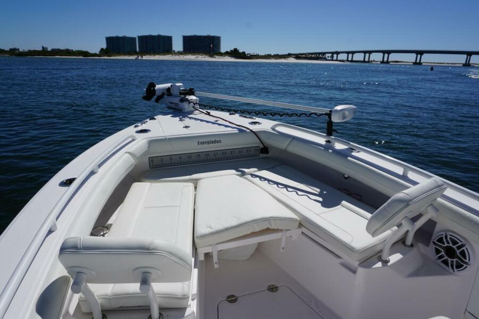 2022 Everglades 253 Center Console — photo 17
