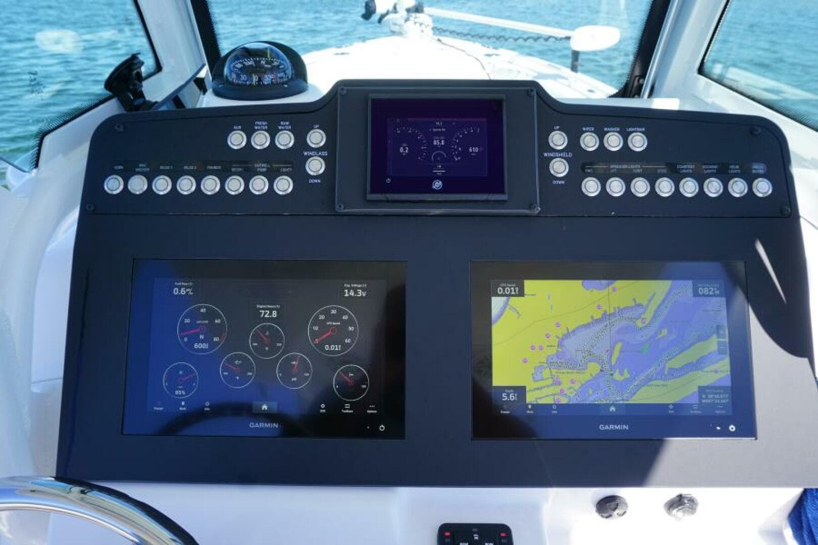 2022 Everglades 253 Center Console — photo 10