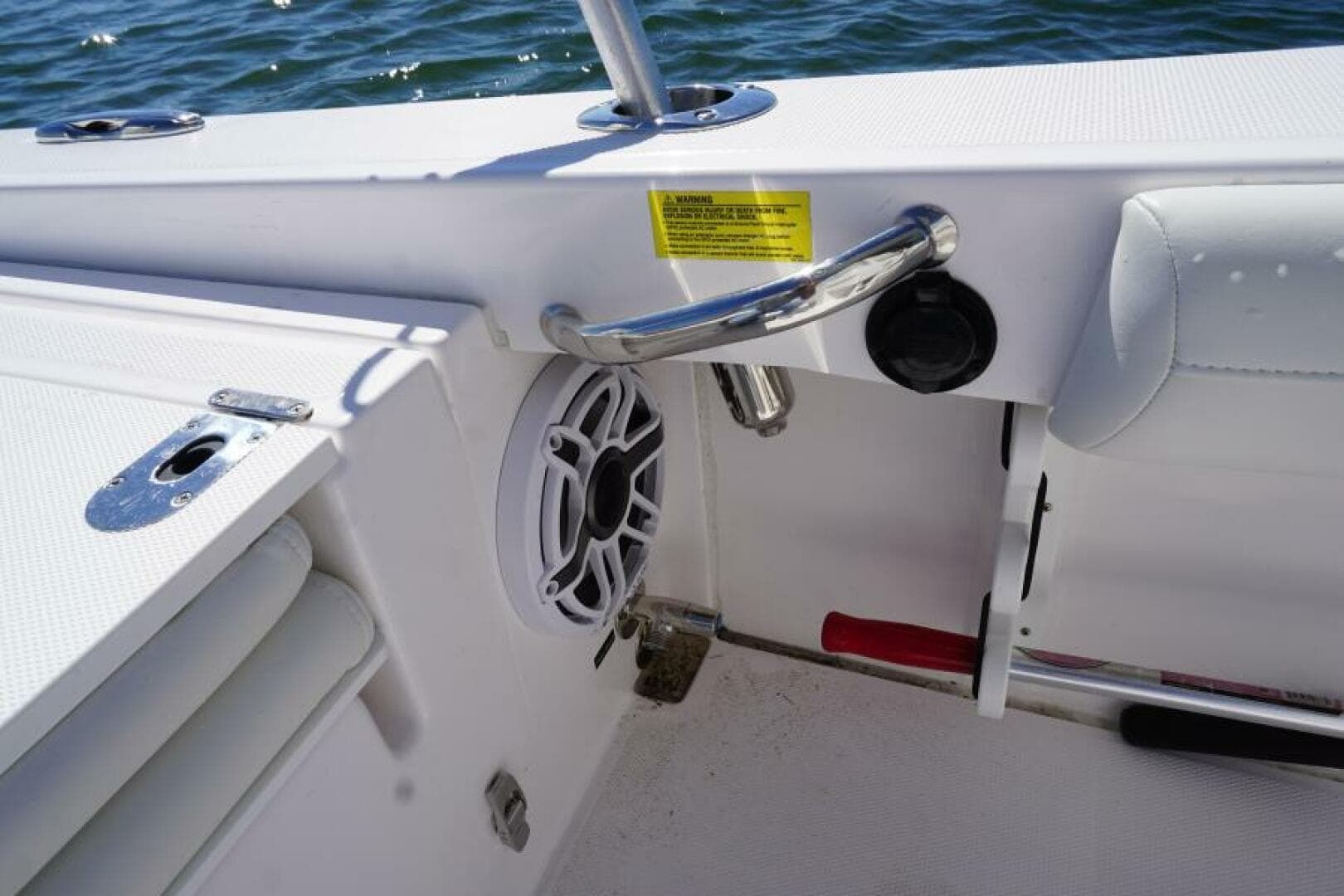 2022 Everglades 253 Center Console — photo 16