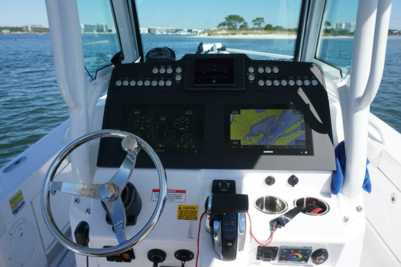 2022 Everglades 253 Center Console — photo 2