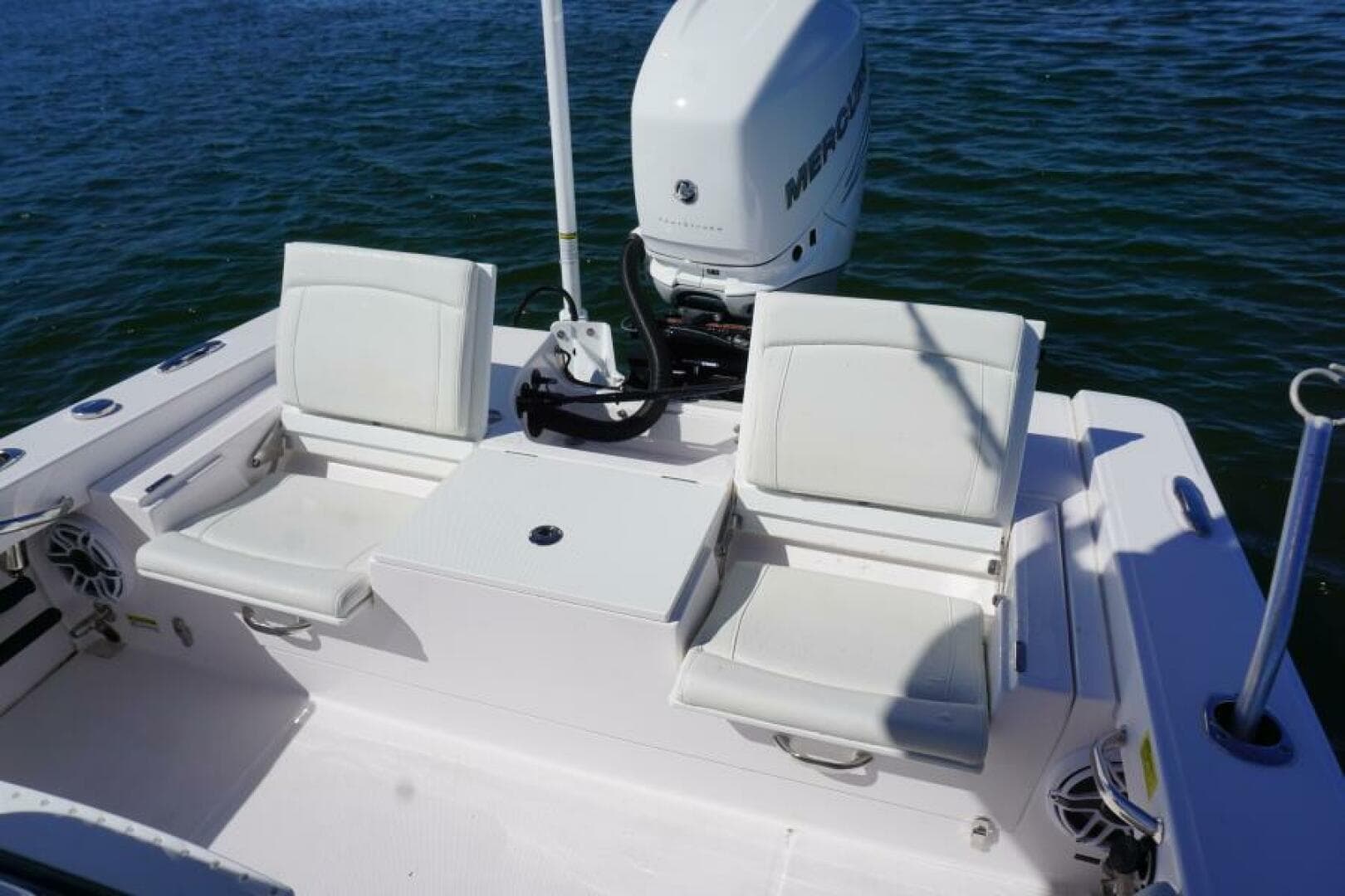 2022 Everglades 253 Center Console — photo 4