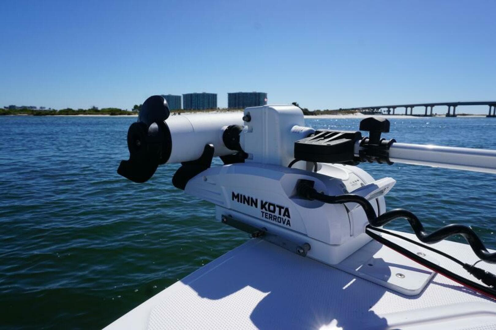 2022 Everglades 253 Center Console — photo 21