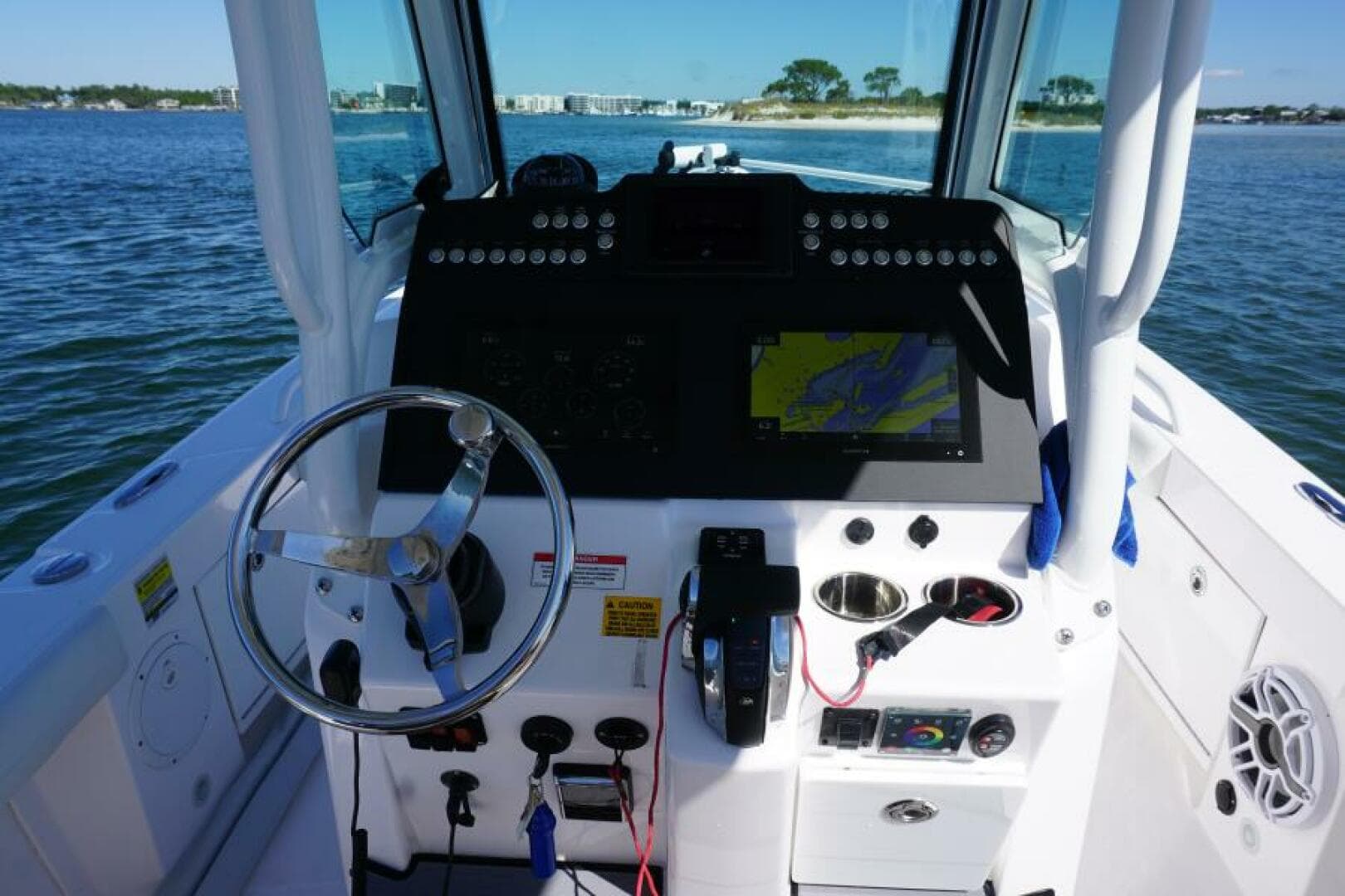 2022 Everglades 253 Center Console — photo 5
