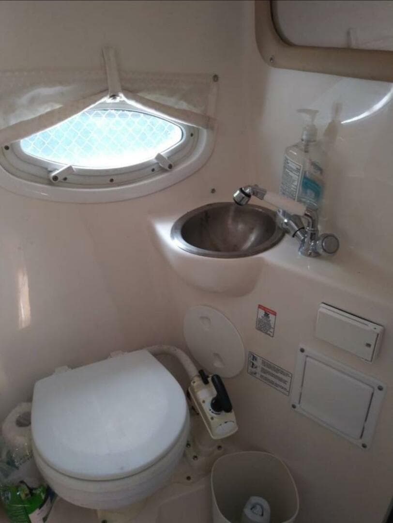 2009 Rinker 280 Express Cruiser — photo 12