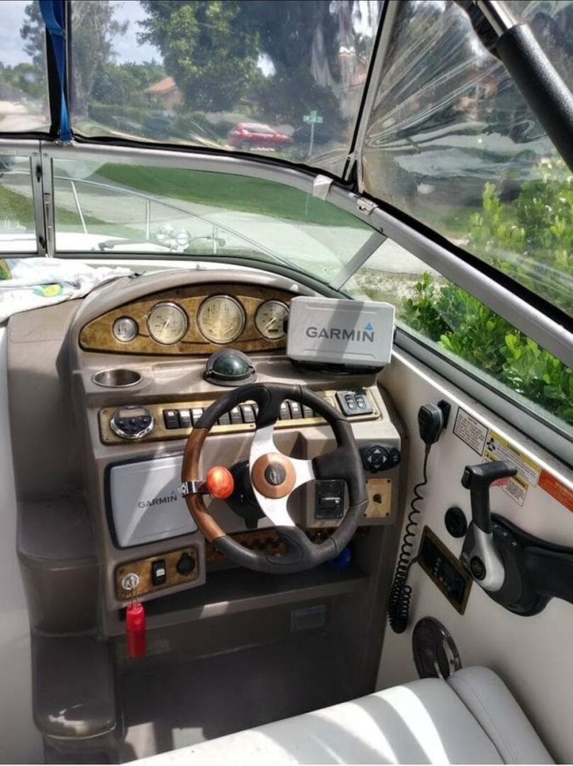 2009 Rinker 280 Express Cruiser — photo 6