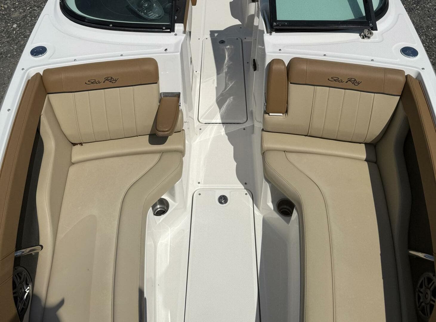 2014 Sea Ray 240 Sun Deck Outboard — photo 4
