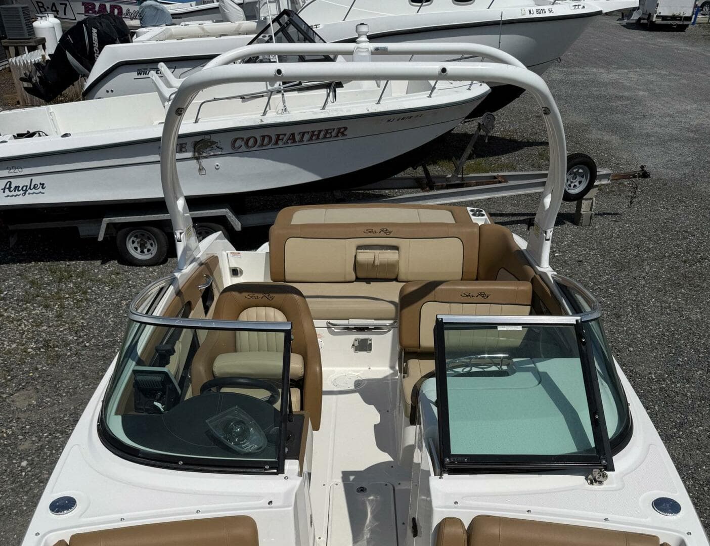 2014 Sea Ray 240 Sun Deck Outboard — photo 5