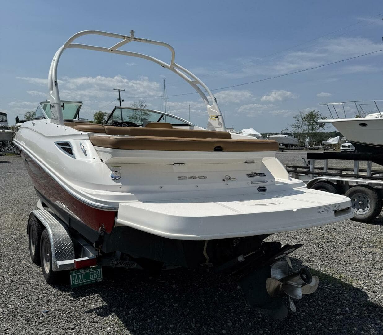 2014 Sea Ray 240 Sun Deck Outboard — photo 15