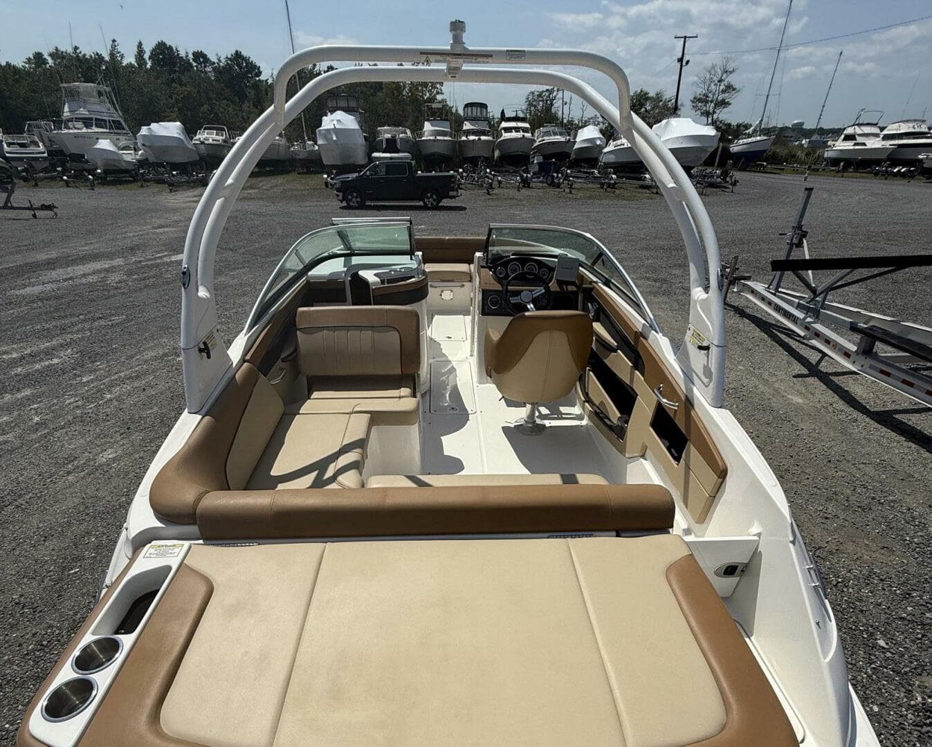 2014 Sea Ray 240 Sun Deck Outboard — photo 12