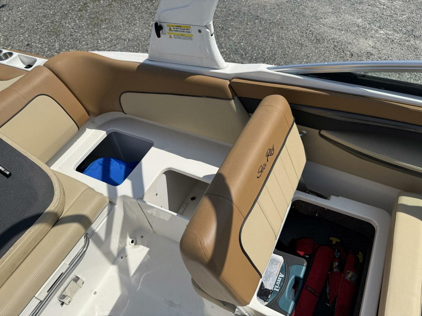 2014 Sea Ray 240 Sun Deck Outboard — photo 10