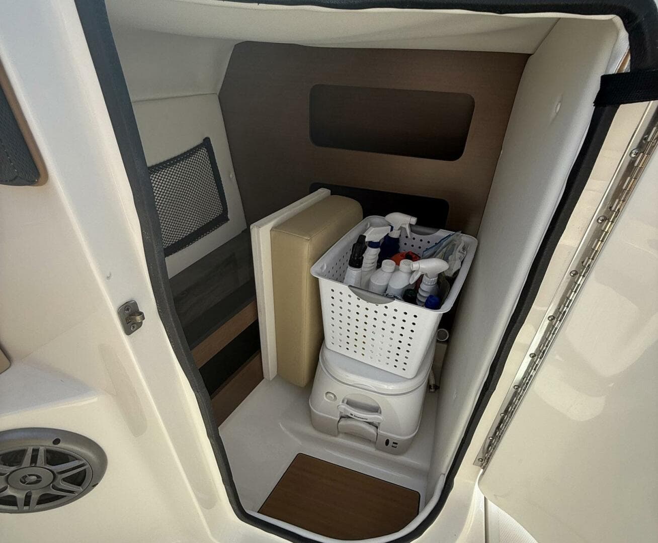 2014 Sea Ray 240 Sun Deck Outboard — photo 6