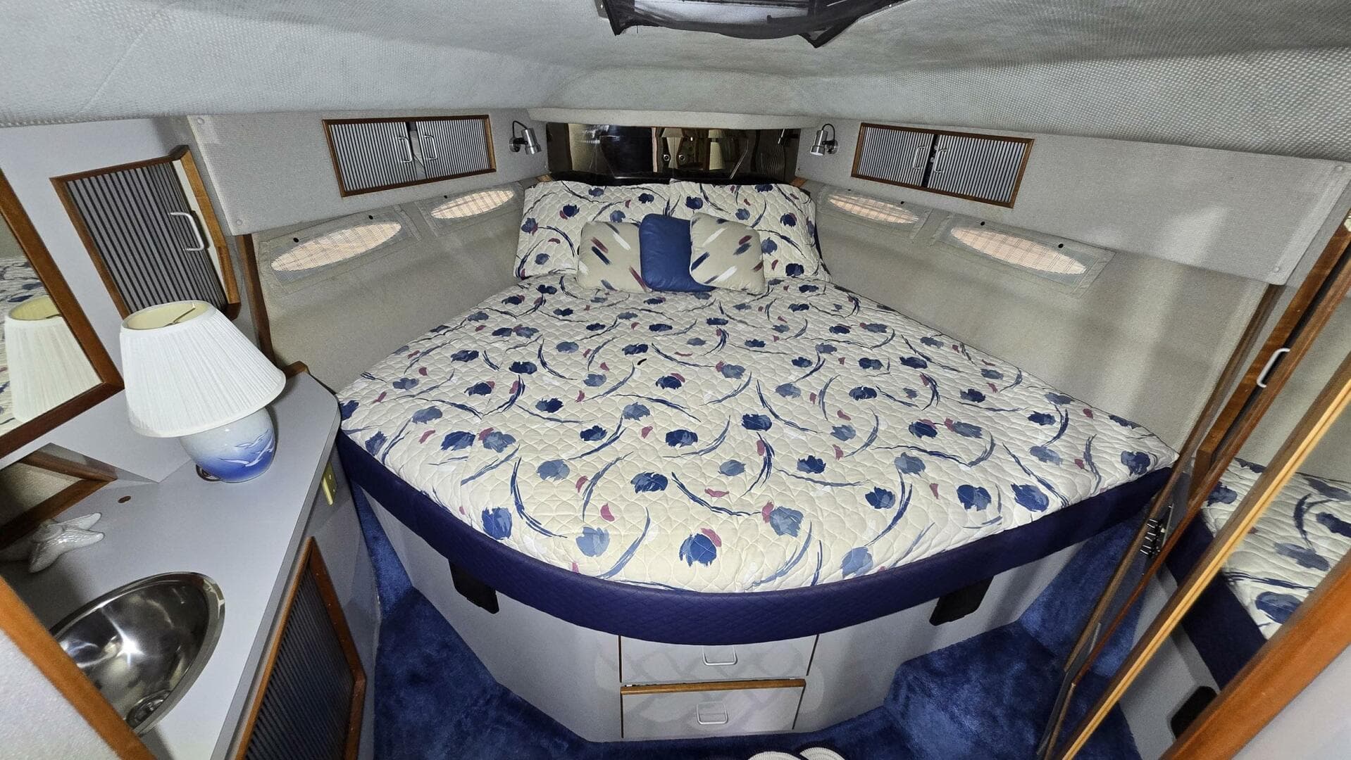 1988 Sea Ray 390 Express Cruiser — photo 10