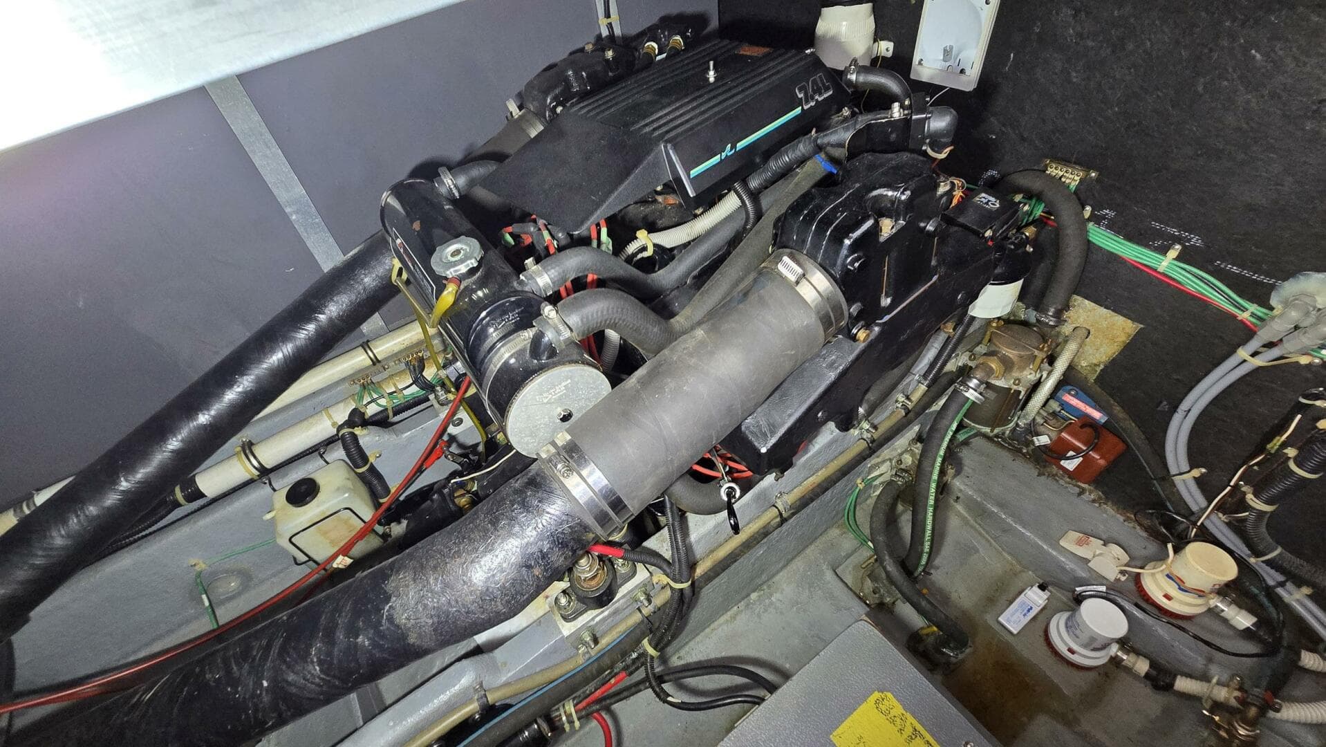 1988 Sea Ray 390 Express Cruiser — photo 14