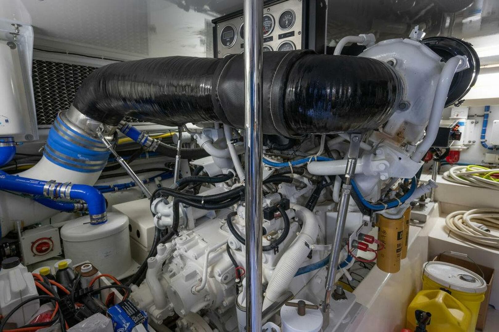 2005 Hatteras Enclosed Bridge — photo 31