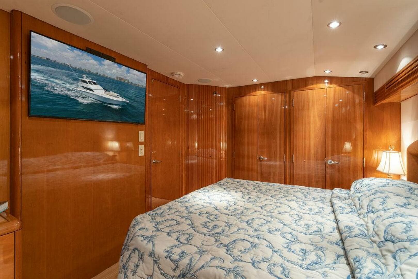 2005 Hatteras Enclosed Bridge — photo 21