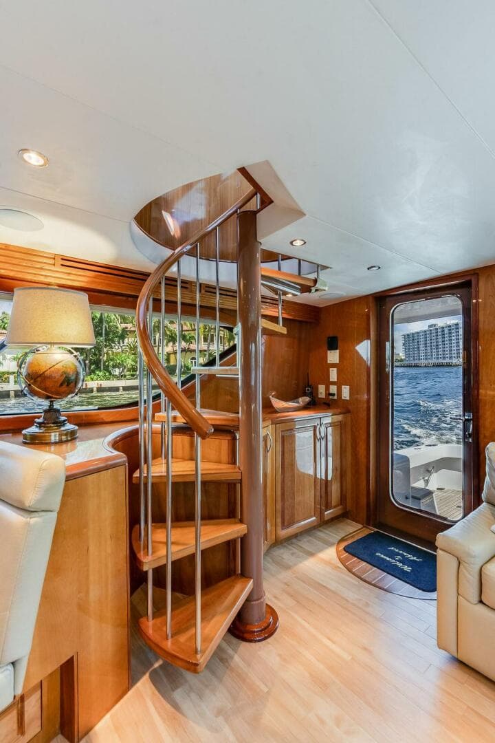 2005 Hatteras Enclosed Bridge — photo 10