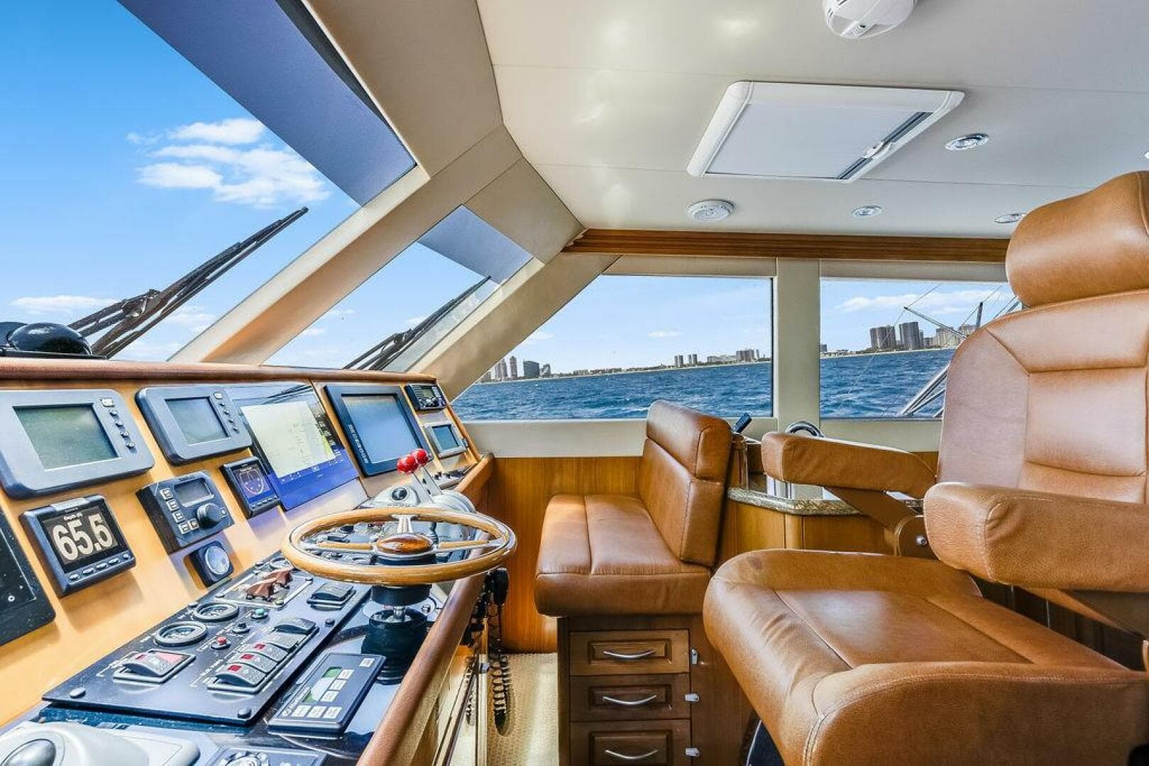 2005 Hatteras Enclosed Bridge — photo 18