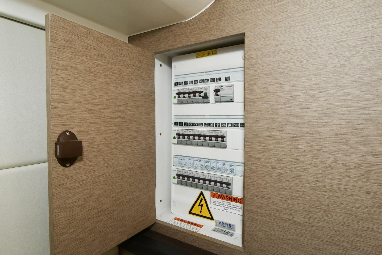 2018 Prestige 560 Fly — photo 65