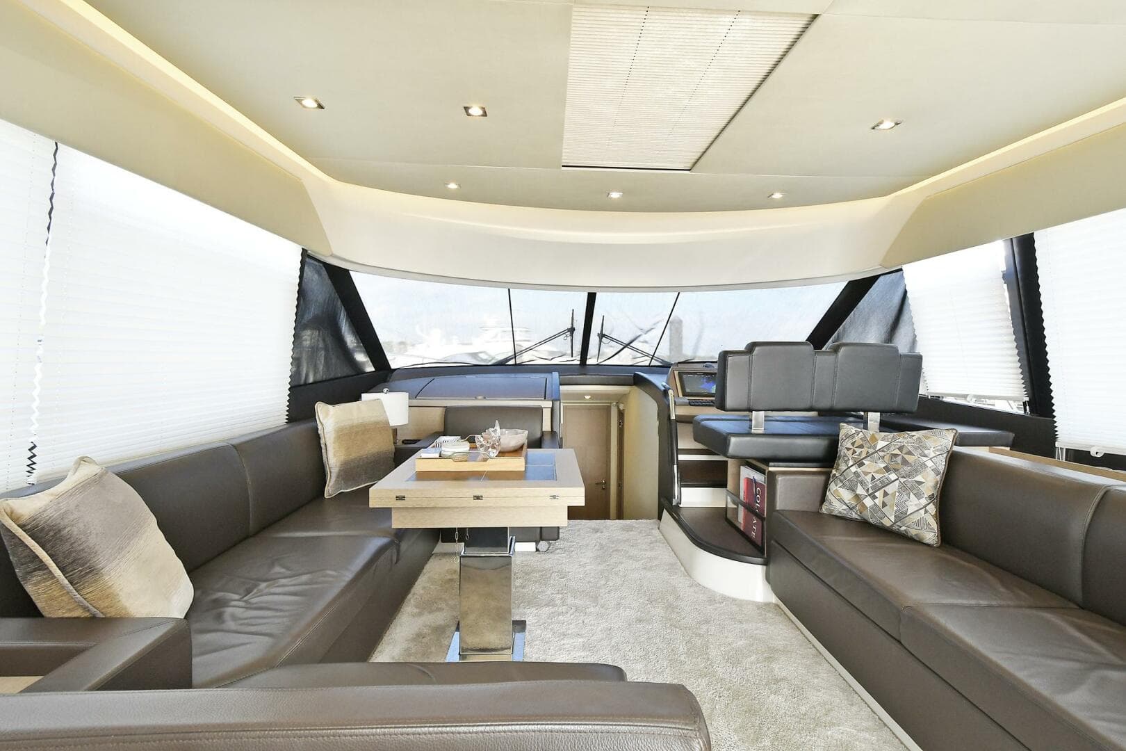 2018 Prestige 560 Fly — photo 31