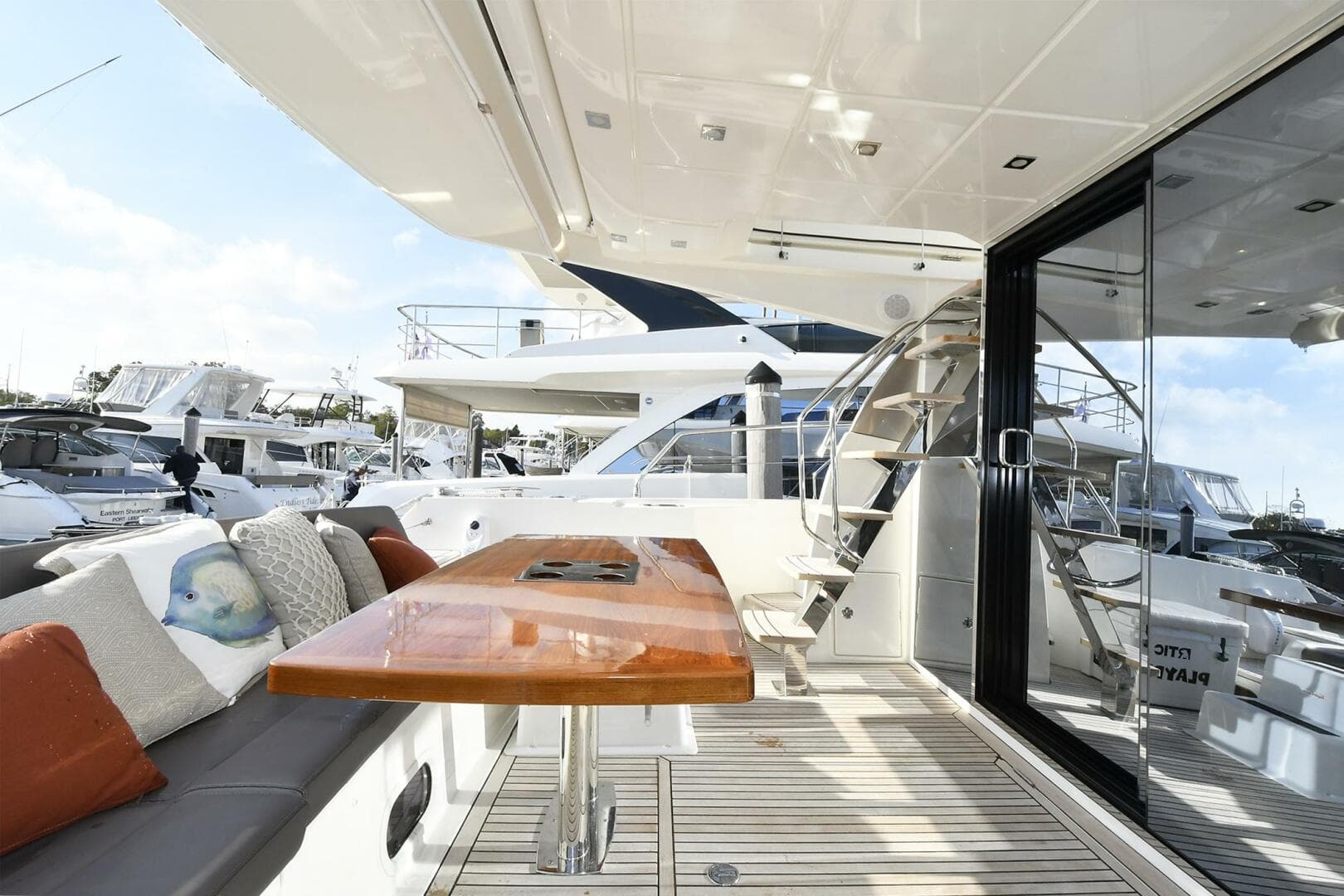 2018 Prestige 560 Fly — photo 3