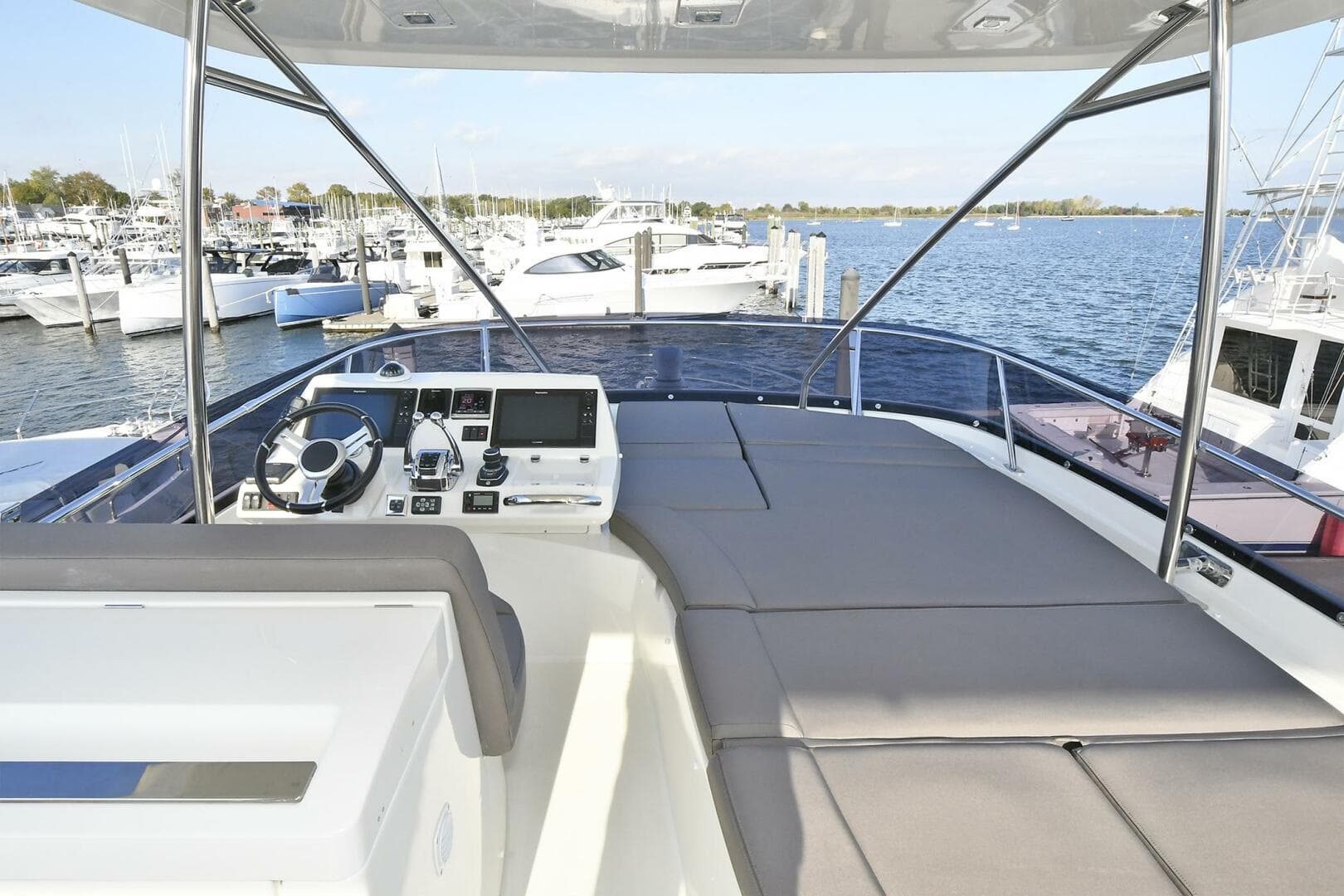 2018 Prestige 560 Fly — photo 12