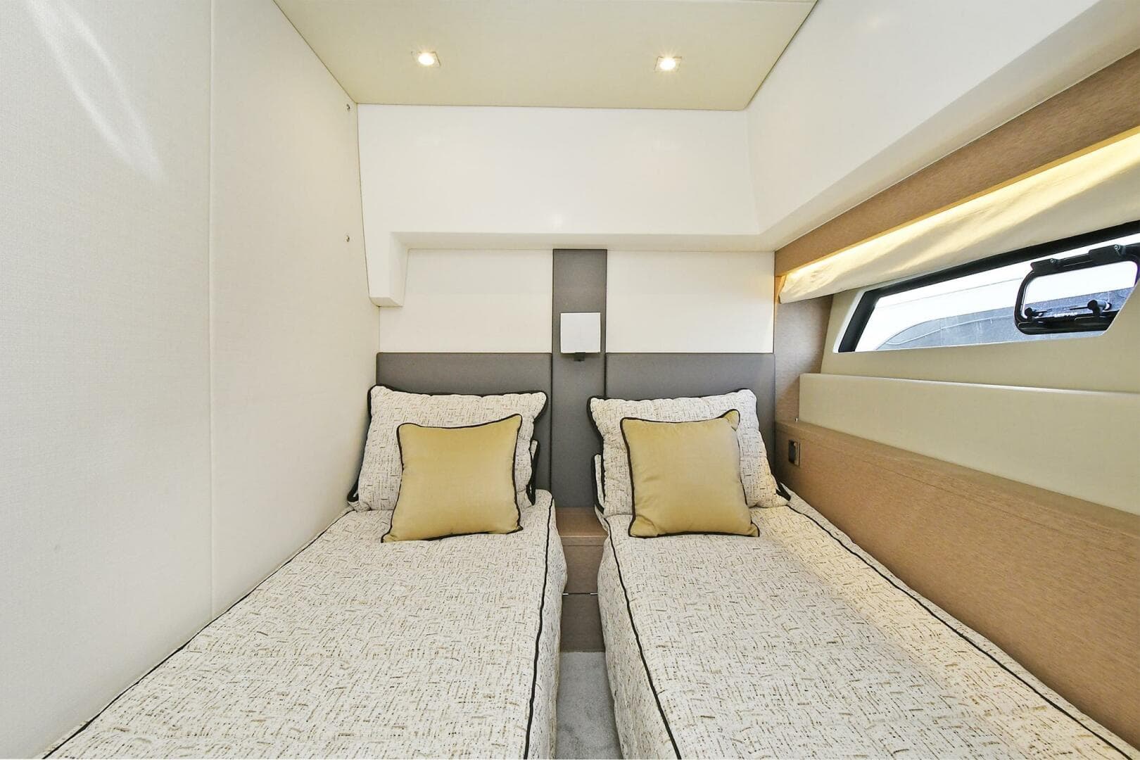 2018 Prestige 560 Fly — photo 54