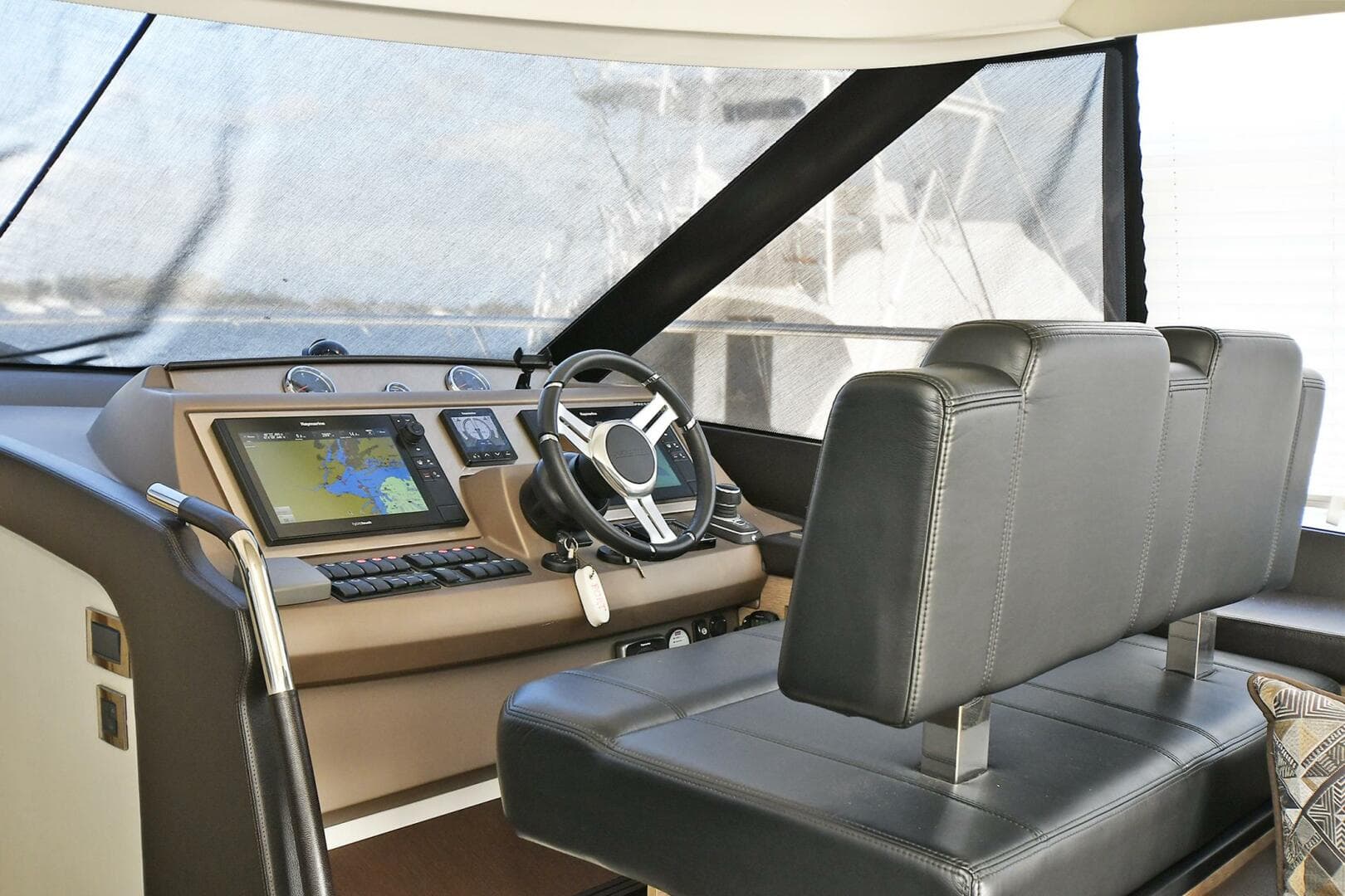 2018 Prestige 560 Fly — photo 40