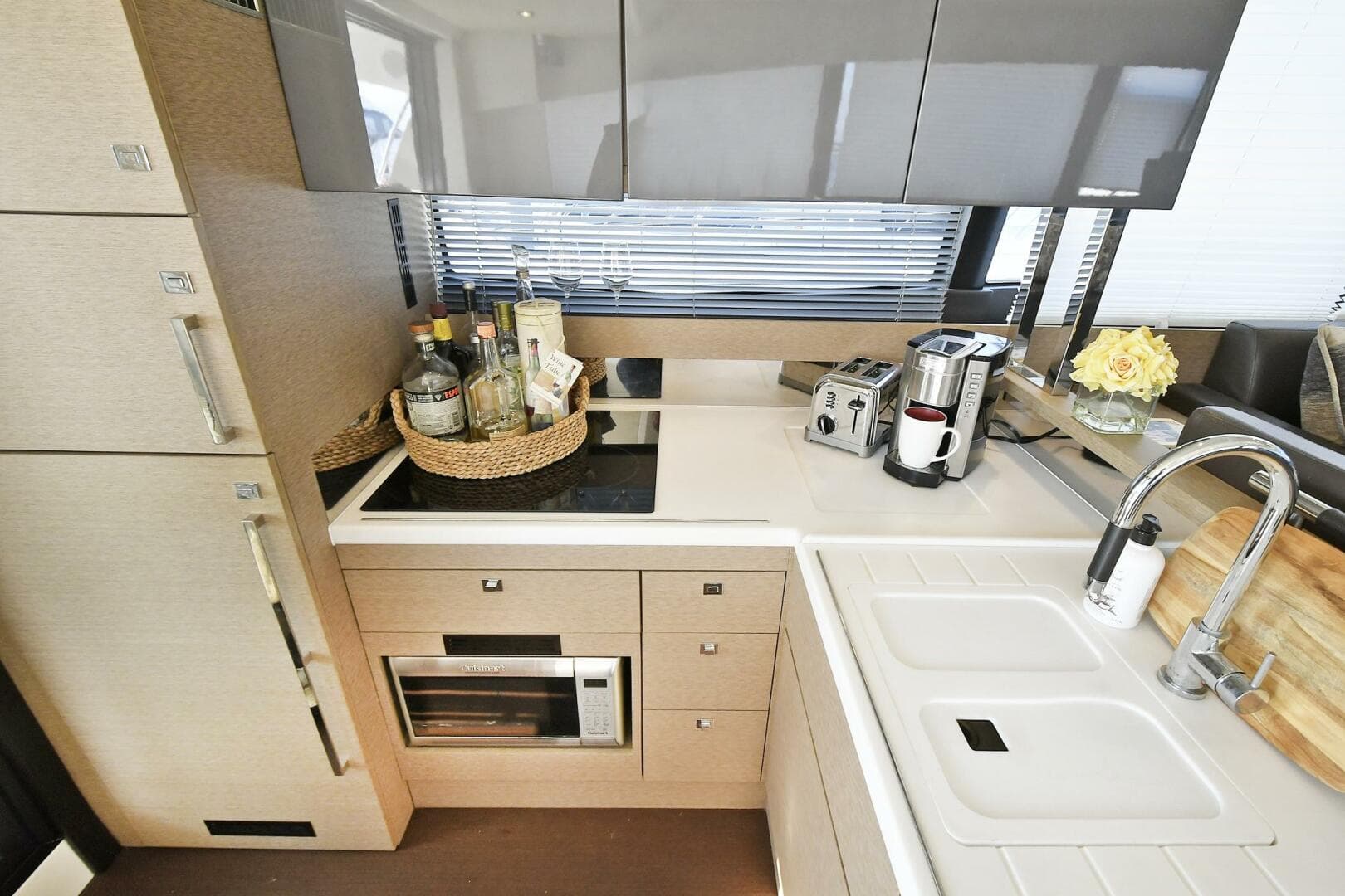 2018 Prestige 560 Fly — photo 27