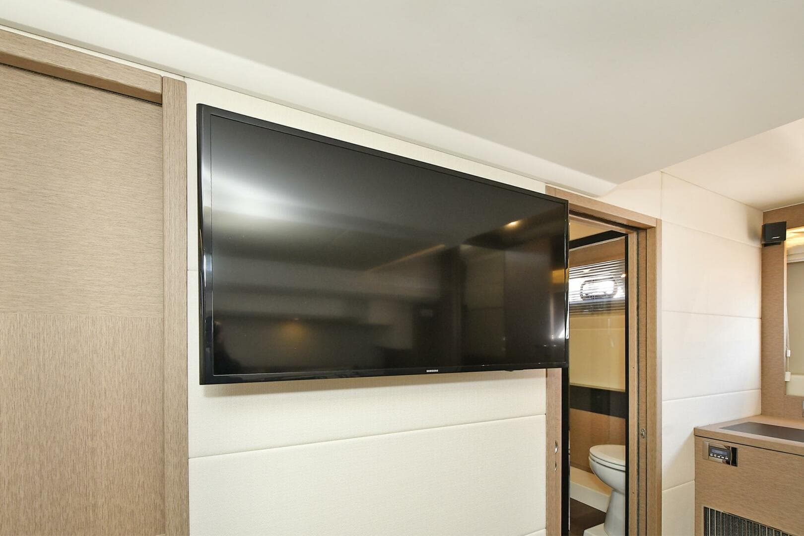 2018 Prestige 560 Fly — photo 60