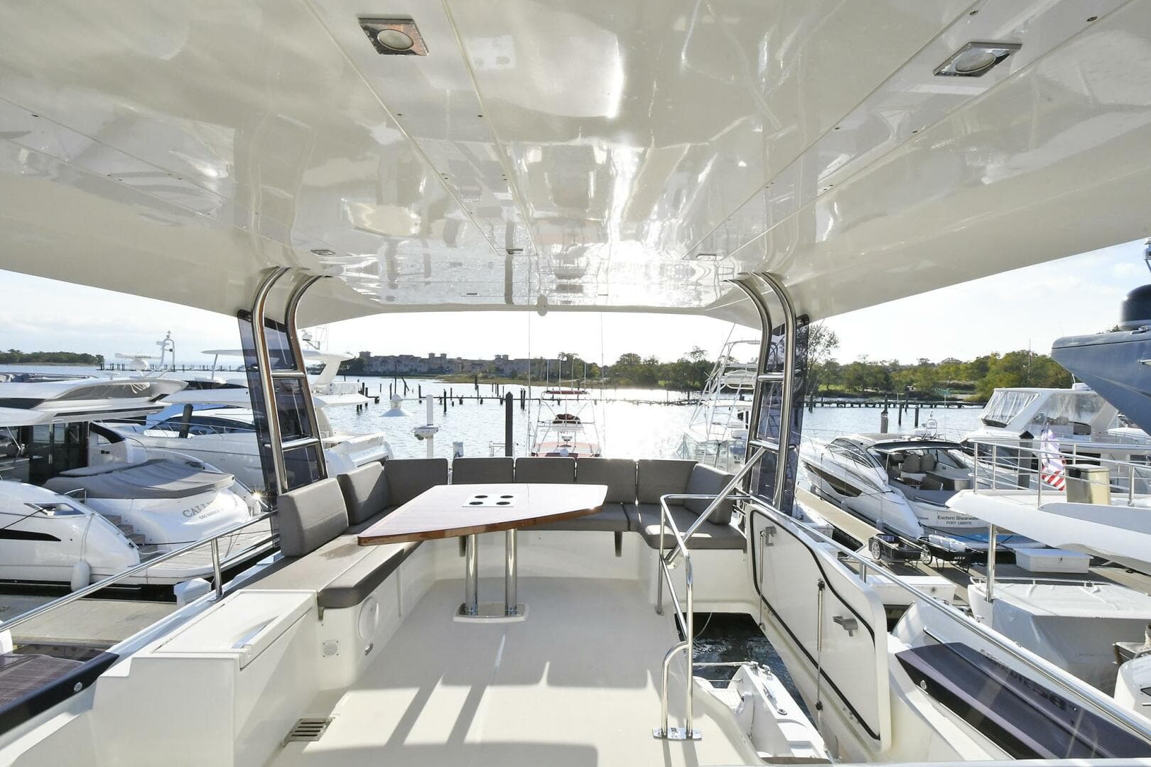 2018 Prestige 560 Fly — photo 21