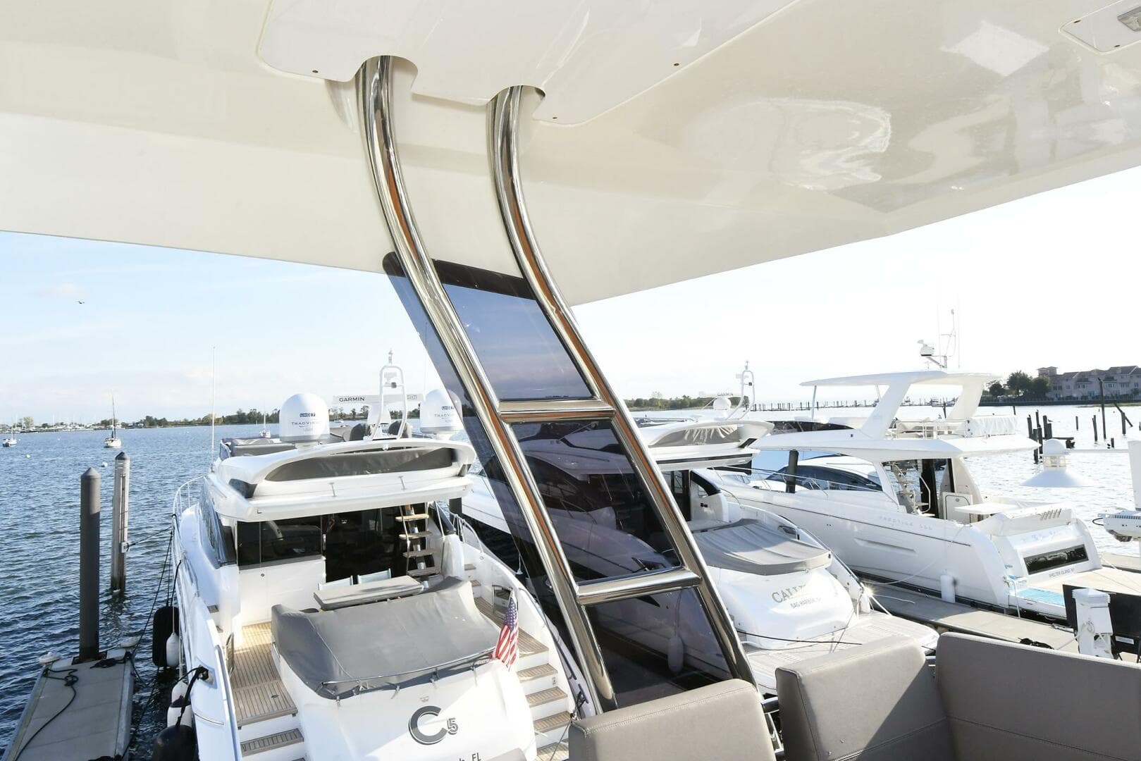 2018 Prestige 560 Fly — photo 17