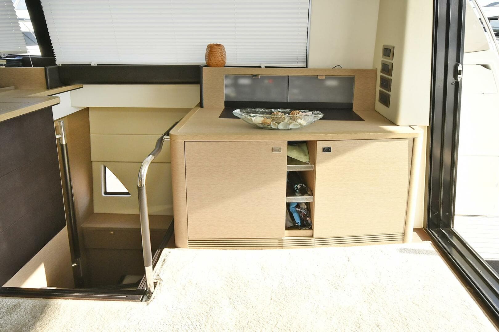 2018 Prestige 560 Fly — photo 26