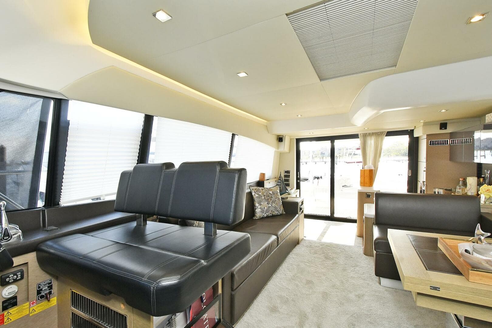 2018 Prestige 560 Fly — photo 39