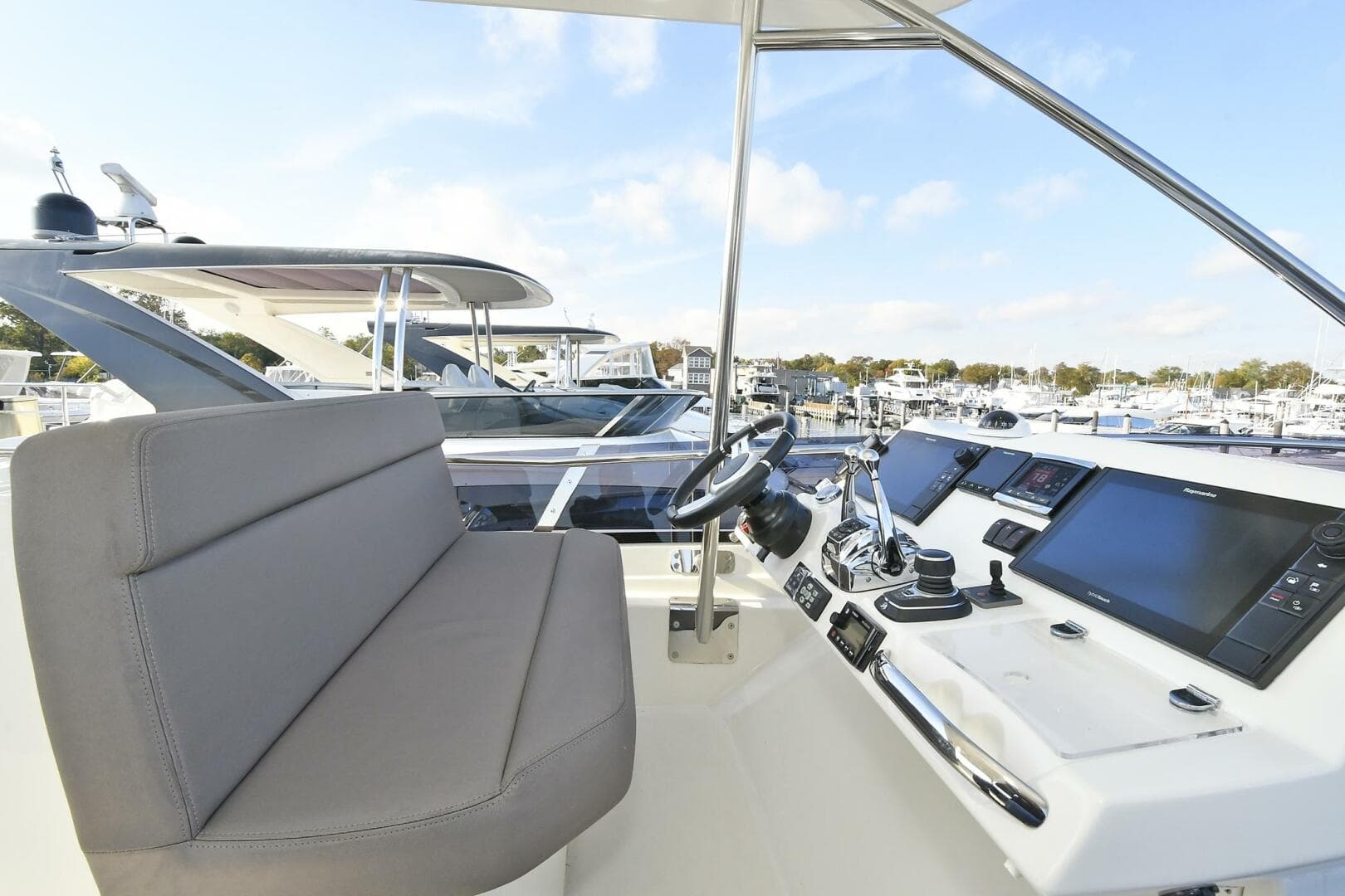 2018 Prestige 560 Fly — photo 14